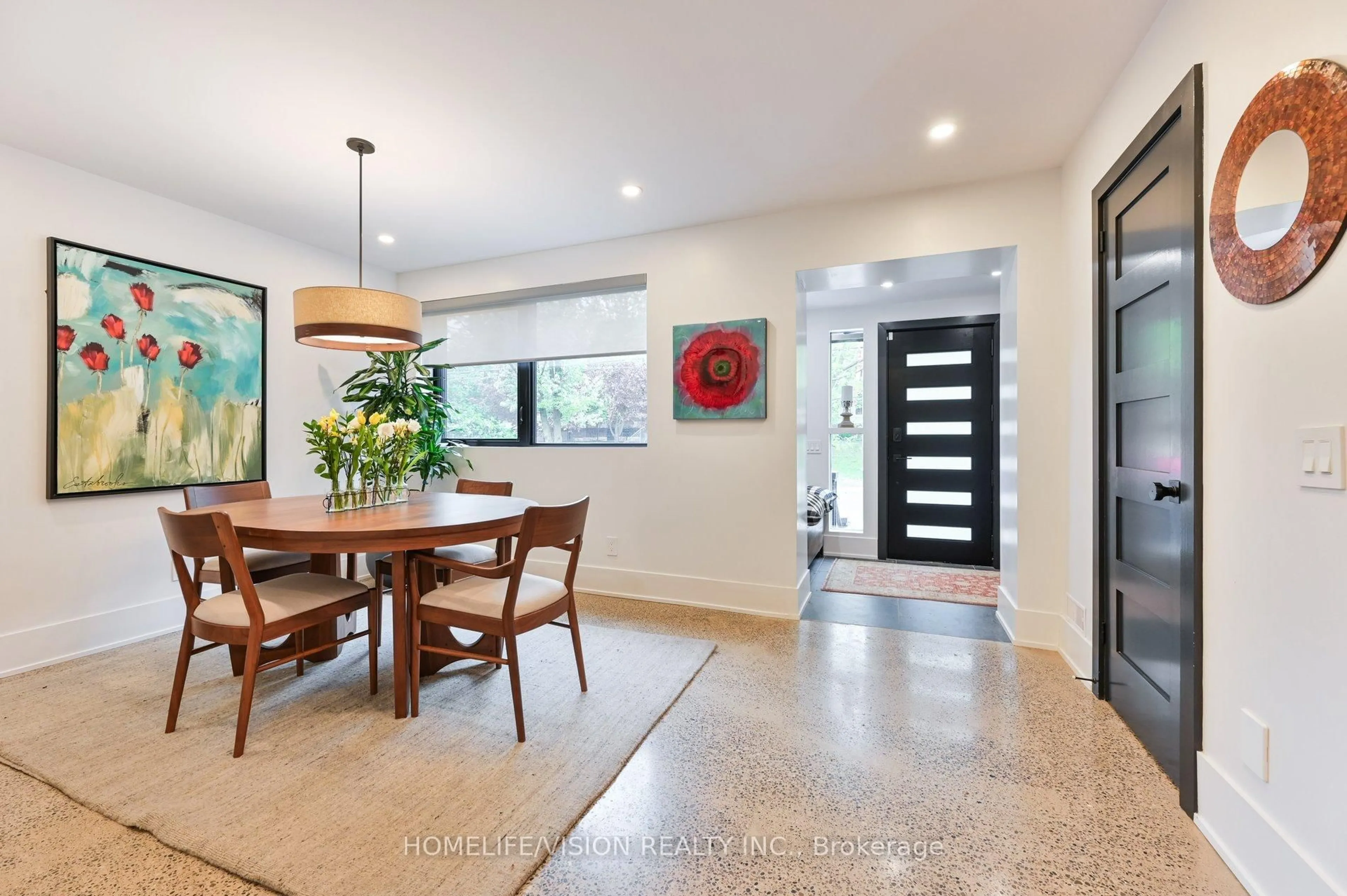 Indoor entryway for 385 Belsize Dr, Toronto Ontario M4S 1N3
