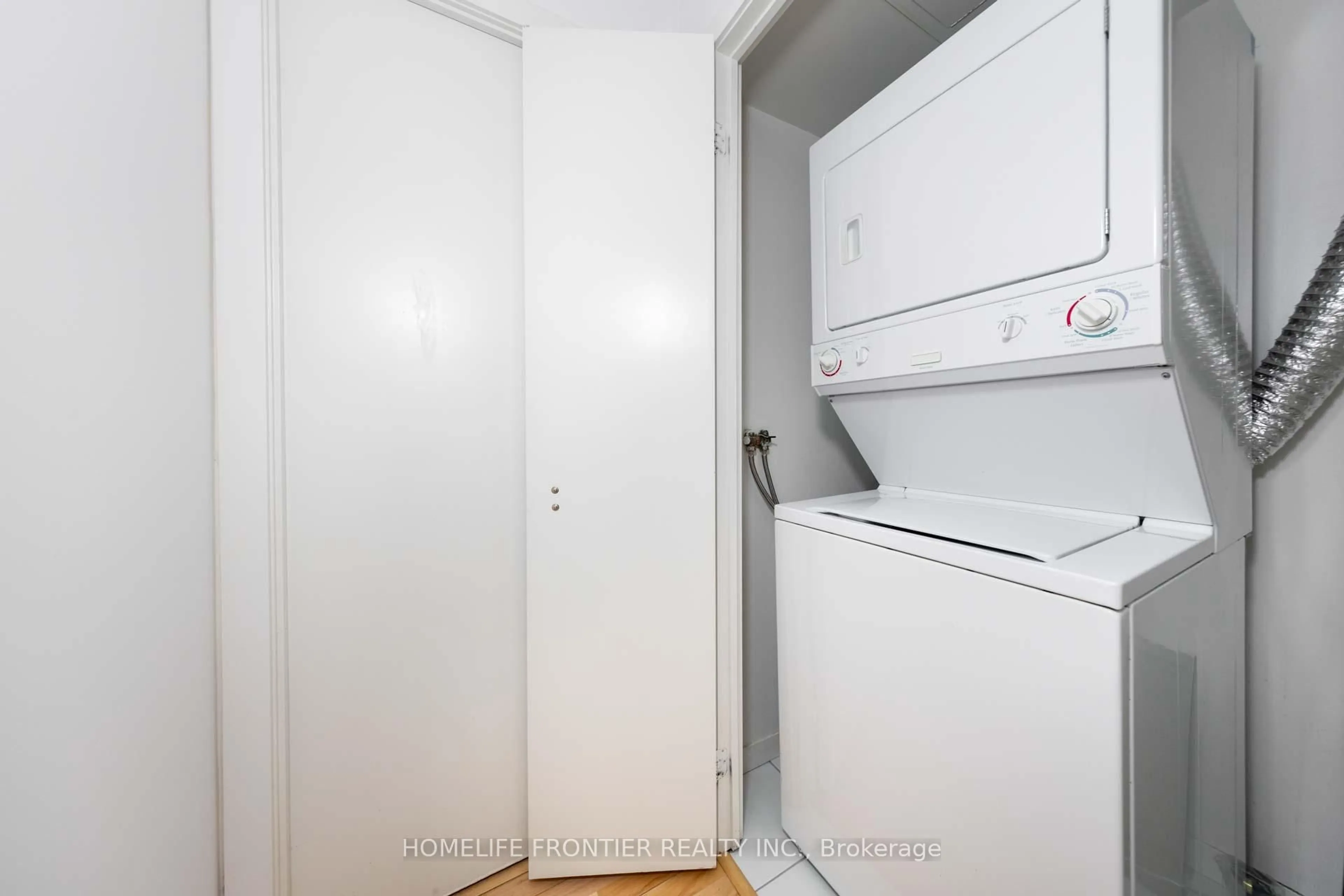 Laundry room for 65 Bremner Blvd #2111, Toronto Ontario M5J 0A7