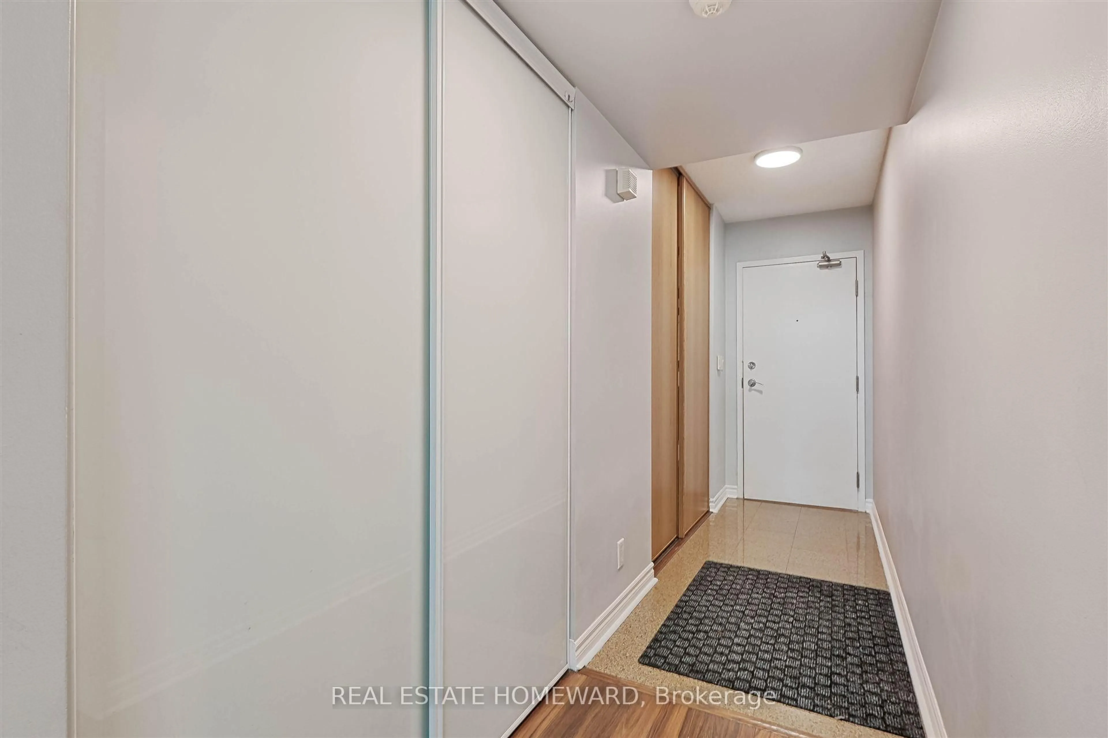 Indoor entryway for 397 Front St #1211, Toronto Ontario M5V 3S1