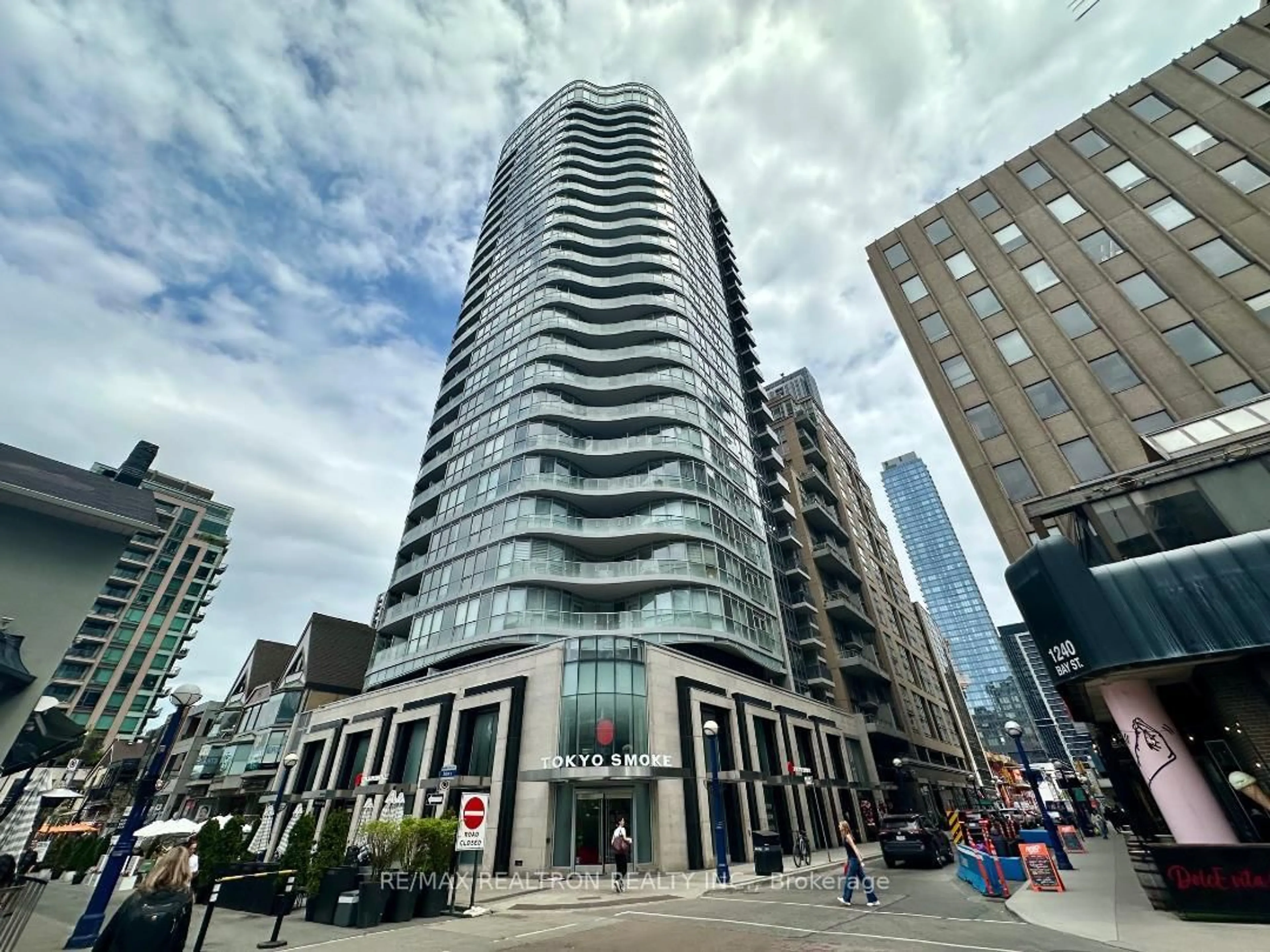Unknown for 88 Cumberland St #1801, Toronto Ontario M5R 1A3