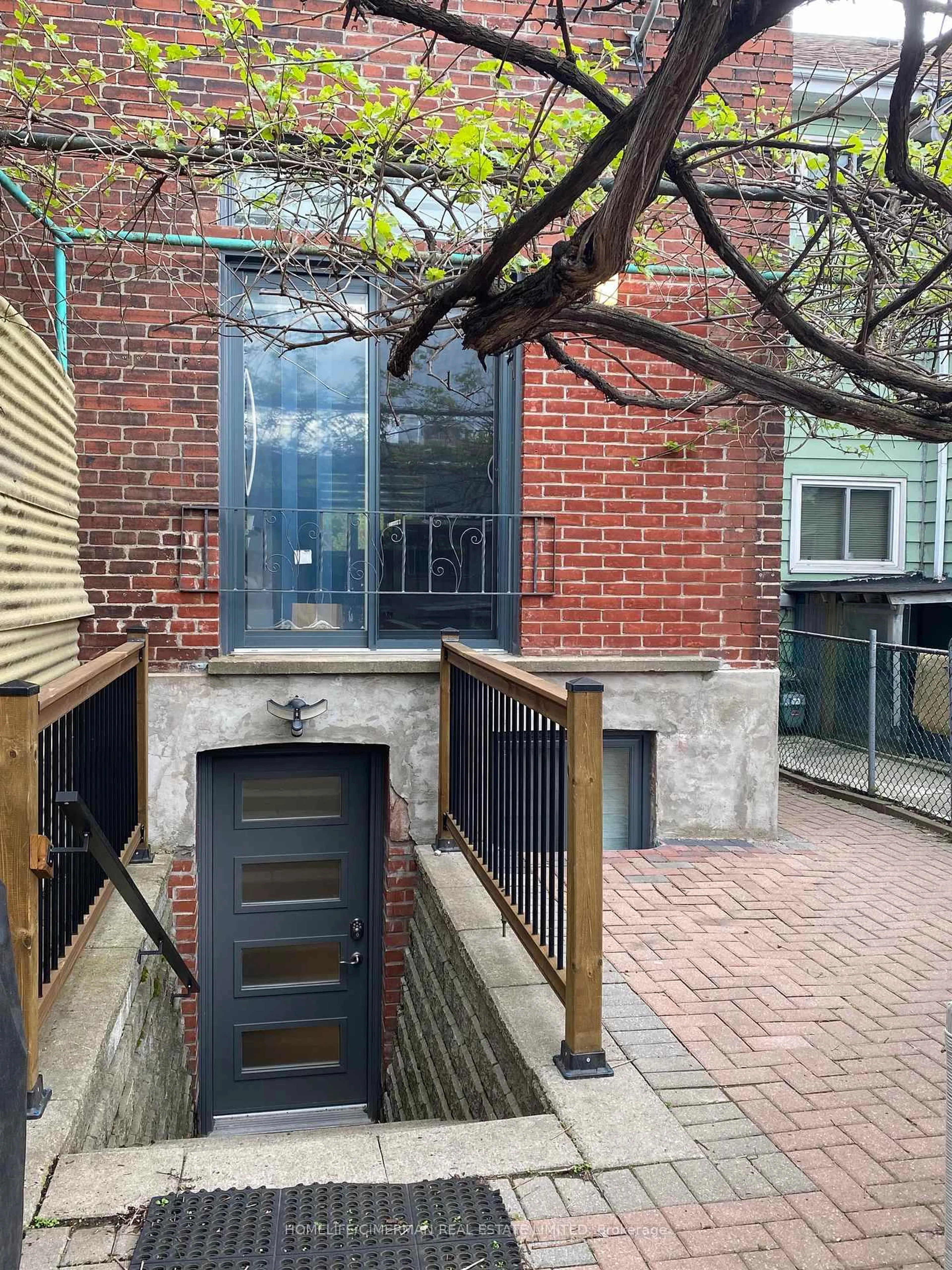 Unknown for 223 Manning Ave, Toronto Ontario M6J 2K8