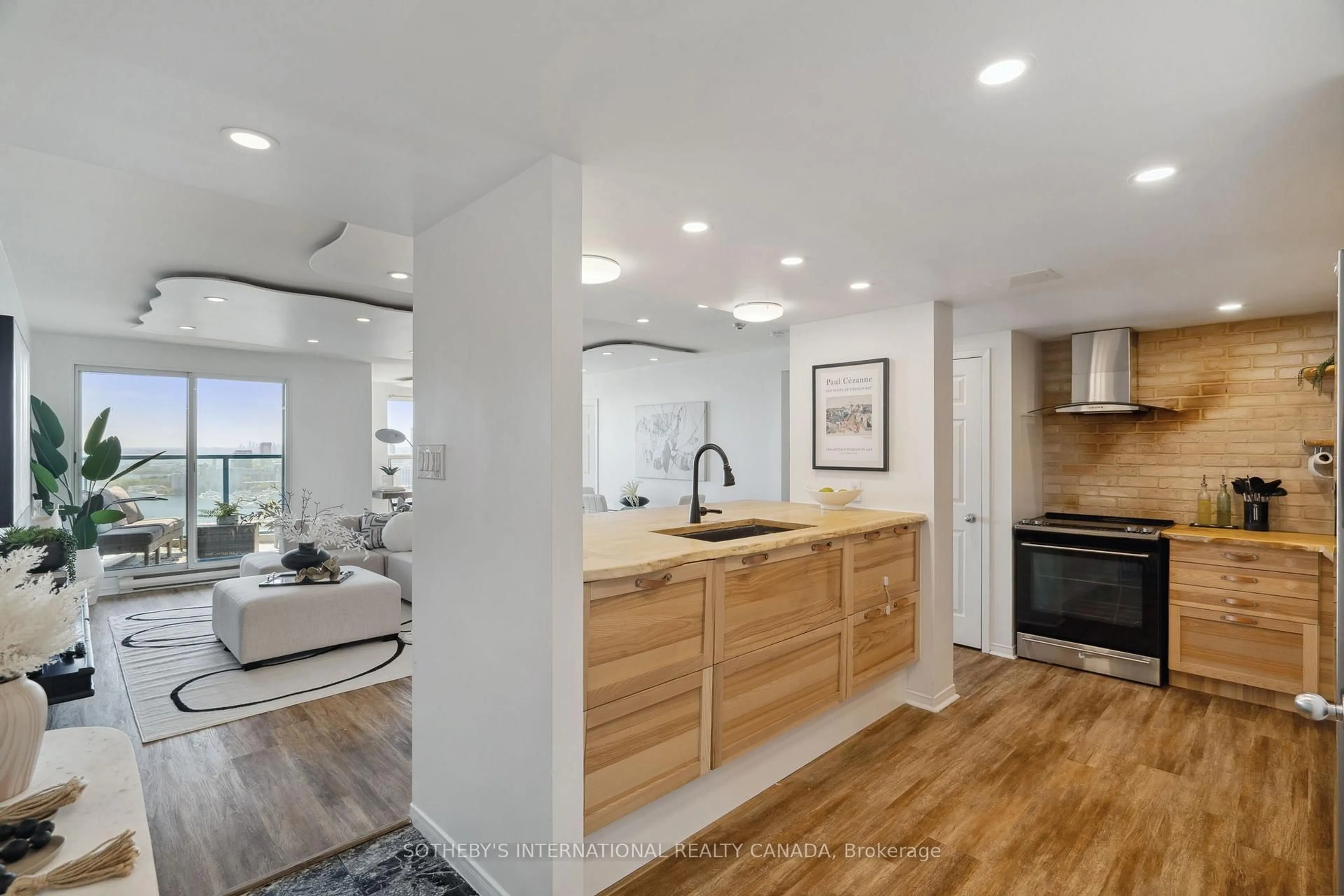Open concept kitchen, unknown for 99 Harbour Sq #3212, Toronto Ontario M5J 2H2