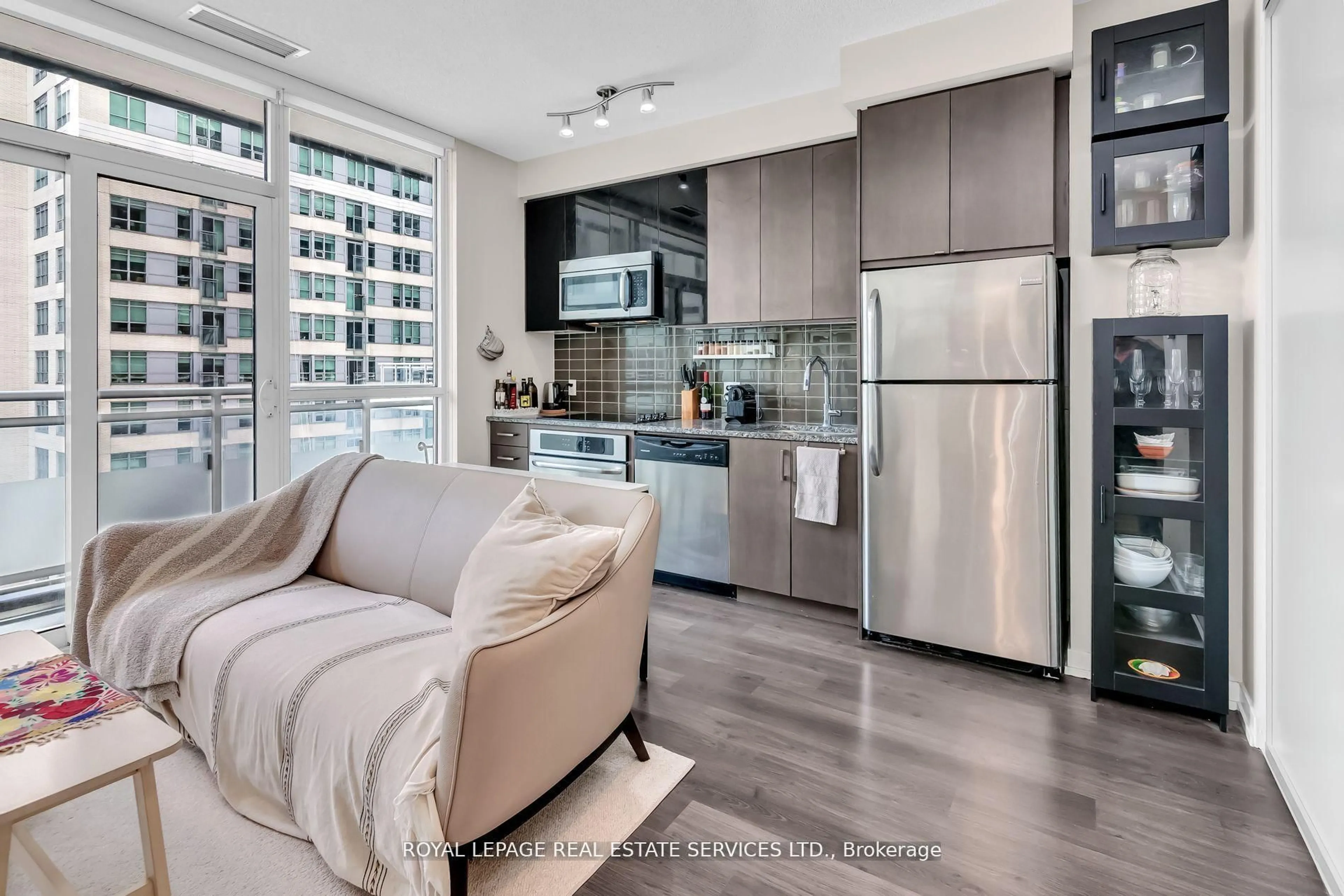 Open concept kitchen, unknown for 89 Dunfield Ave #727, Toronto Ontario M4S 0A4