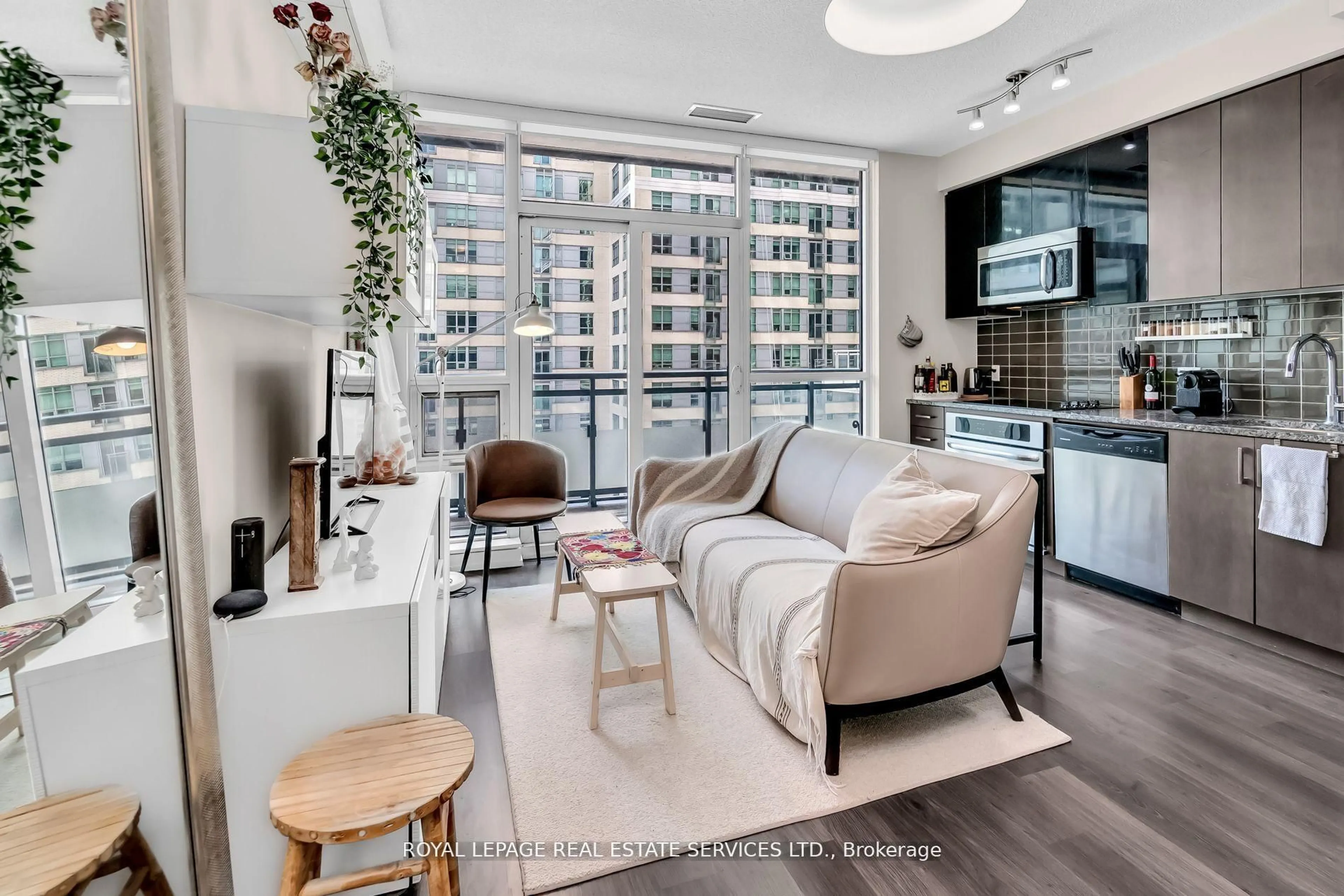 Living room with furniture, unknown for 89 Dunfield Ave #727, Toronto Ontario M4S 0A4