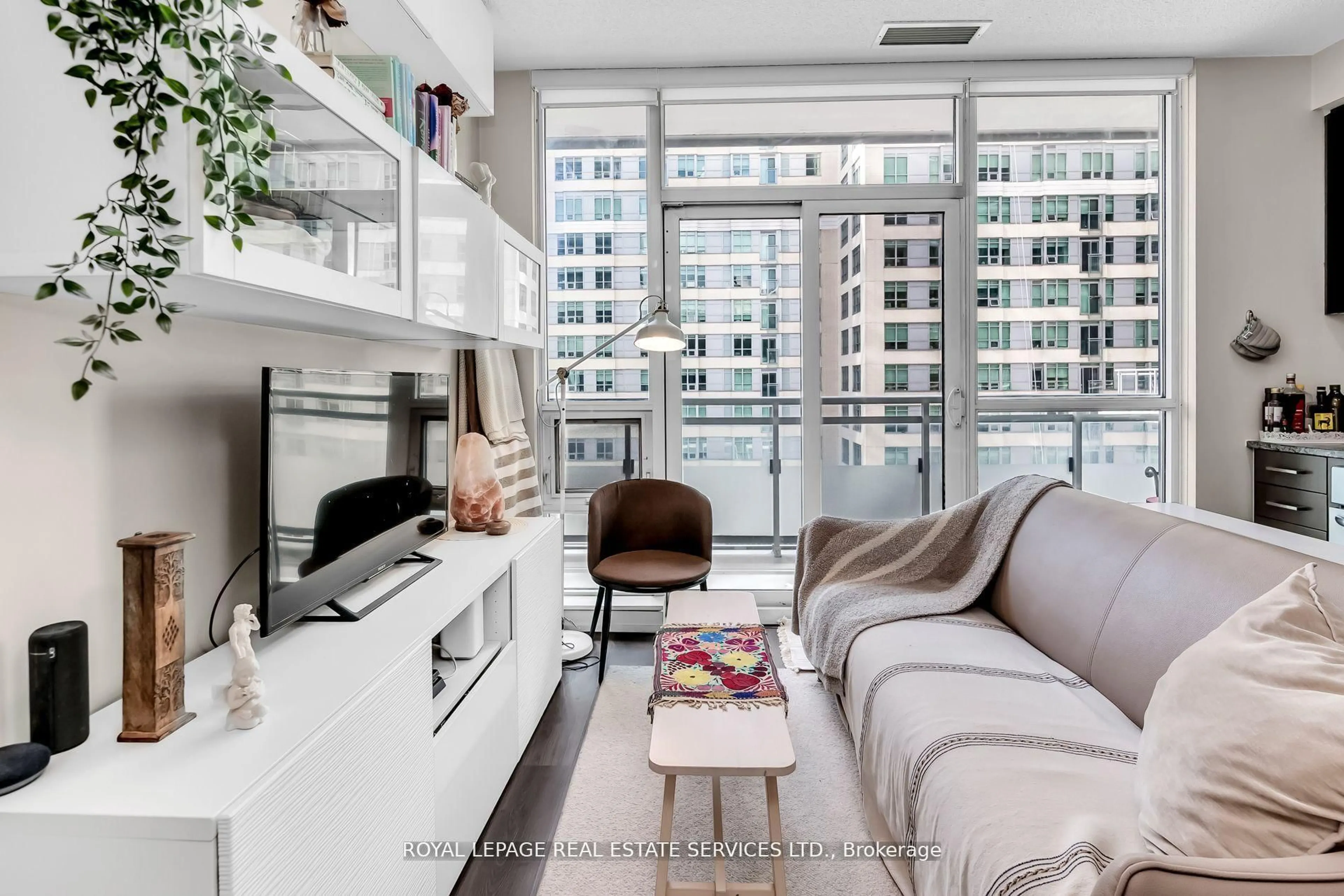 Living room with furniture, unknown for 89 Dunfield Ave #727, Toronto Ontario M4S 0A4