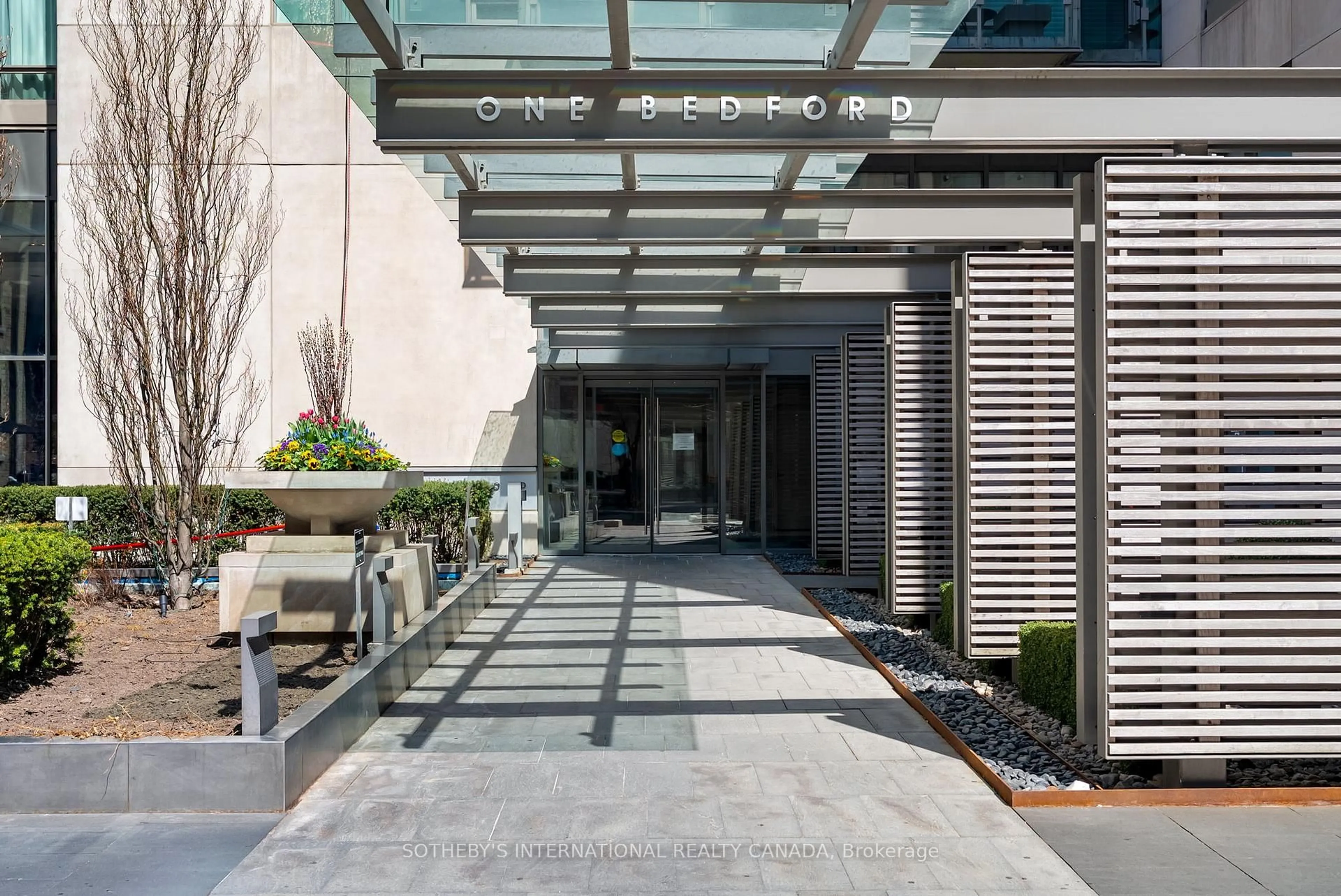 Indoor foyer for 1 Bedford Rd #3201, Toronto Ontario M5R 2B5