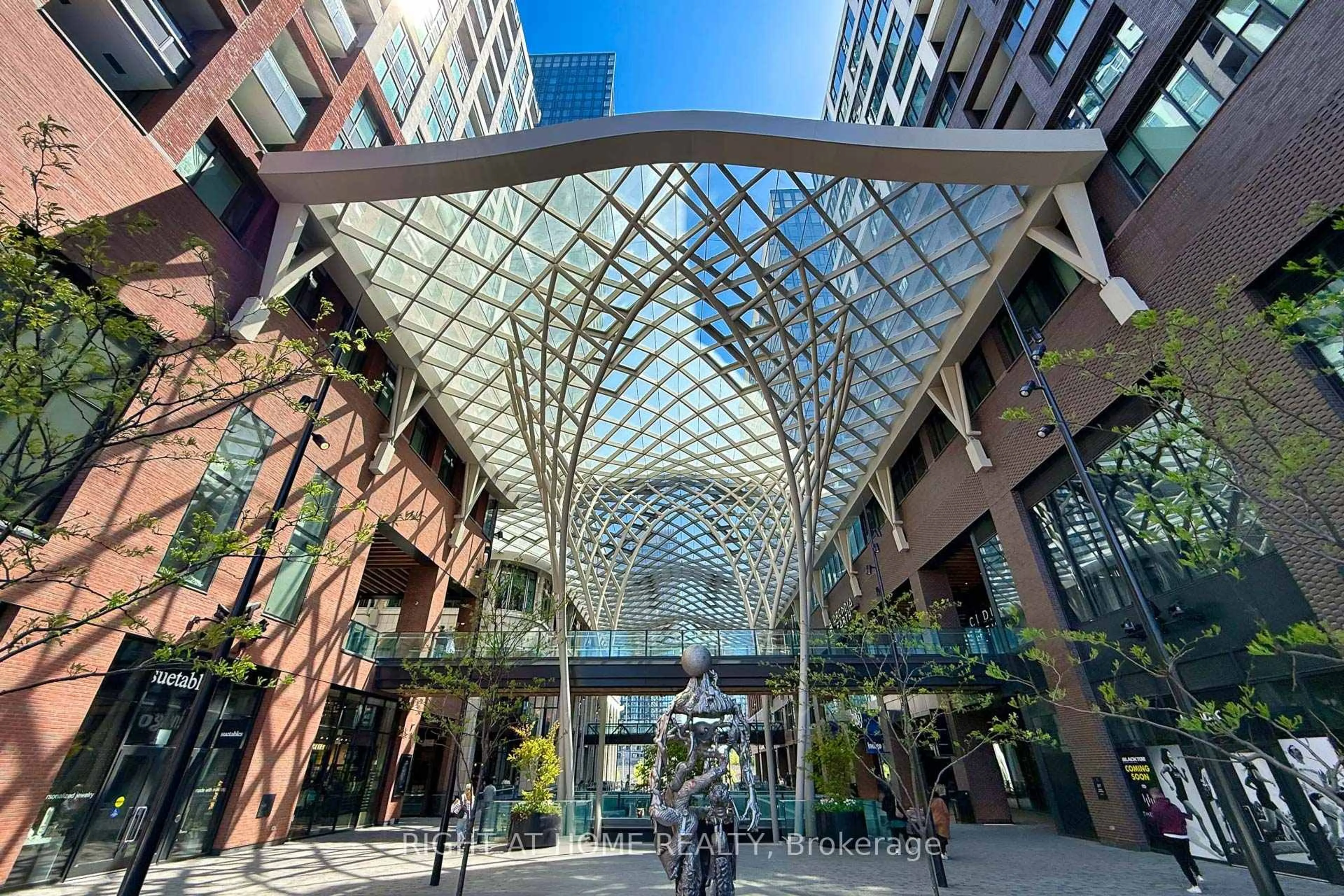 Indoor foyer for 480 Front St #1316, Toronto Ontario M5V 0V5