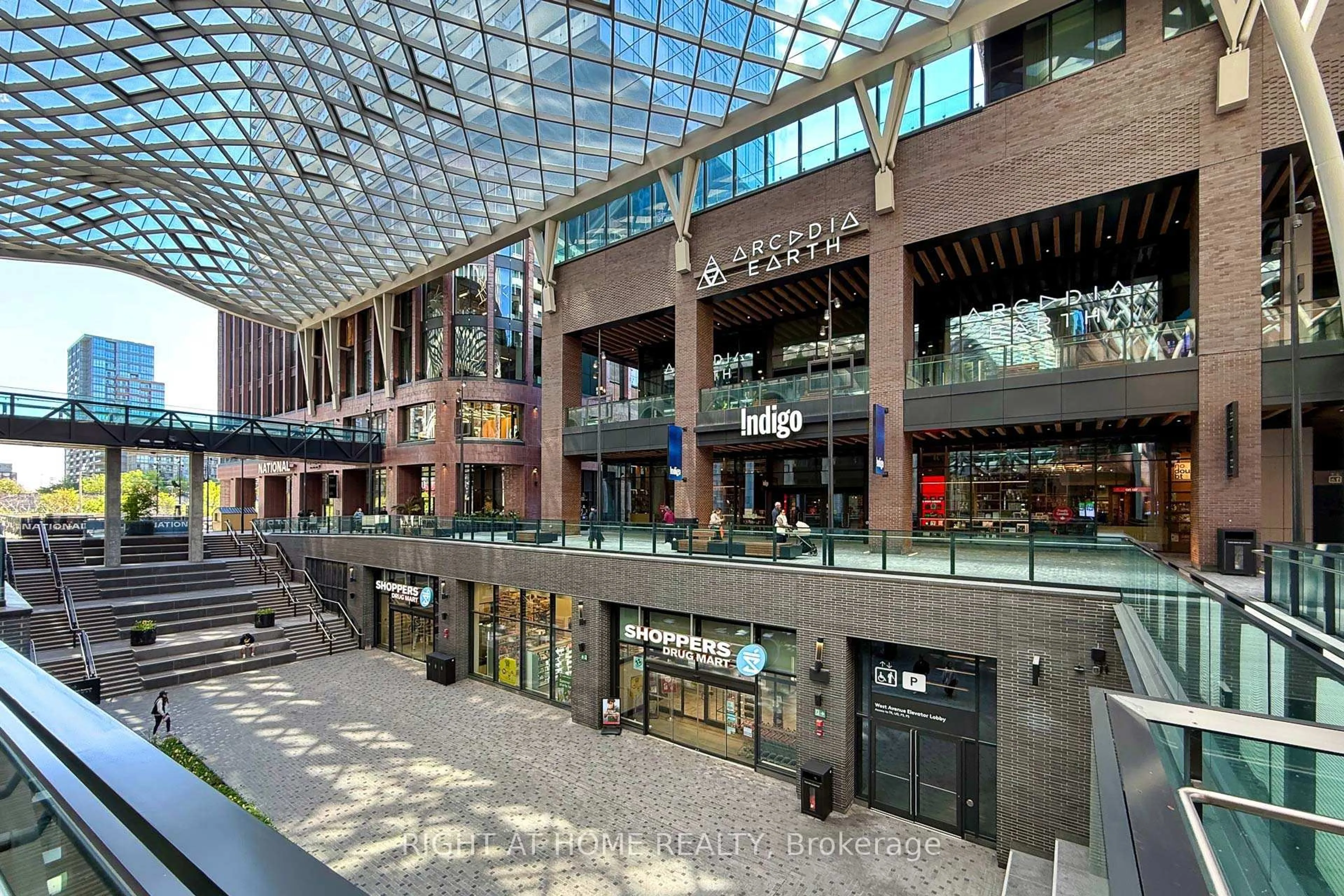 Indoor foyer for 480 Front St #1316, Toronto Ontario M5V 0V5