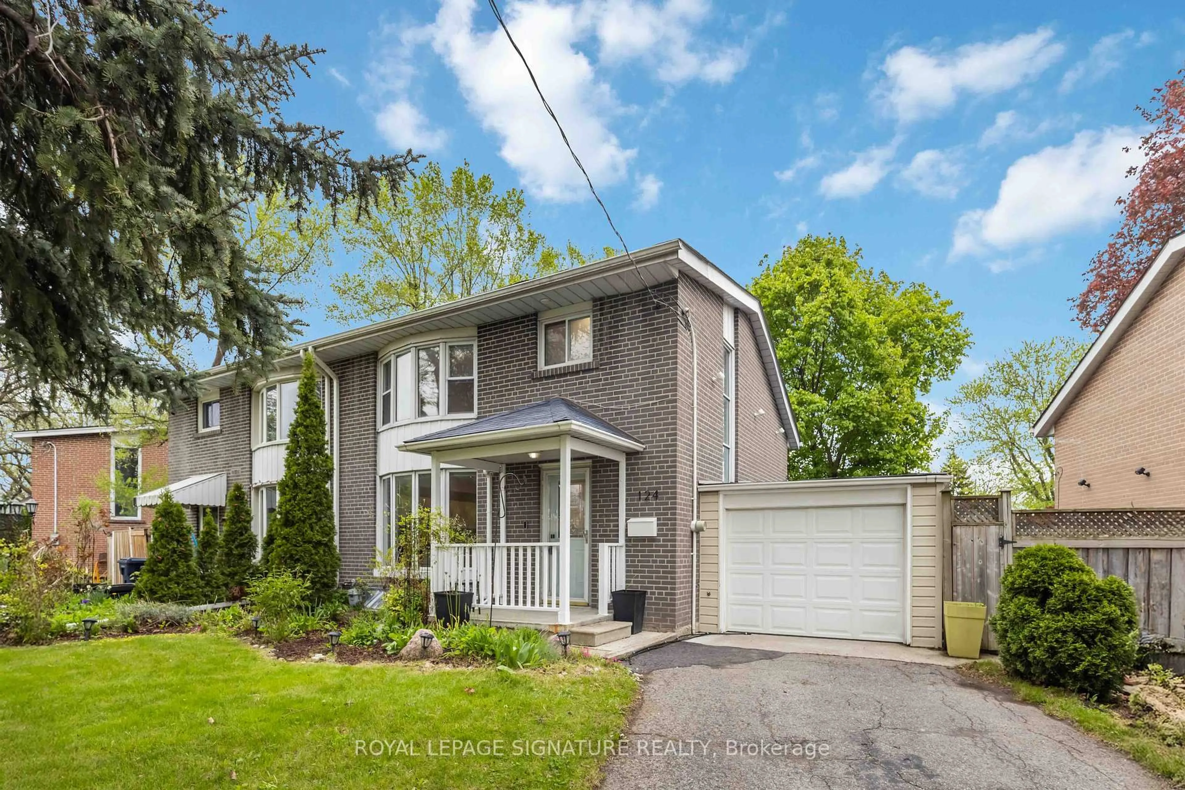 Home with vinyl exterior material, street for 124 Marbury Cres, Toronto Ontario M3A 2G4