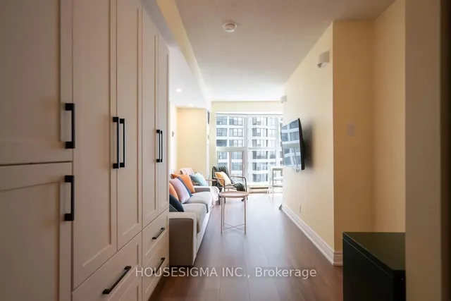 Additional property image - 77 Harbour Sq Unit 2003