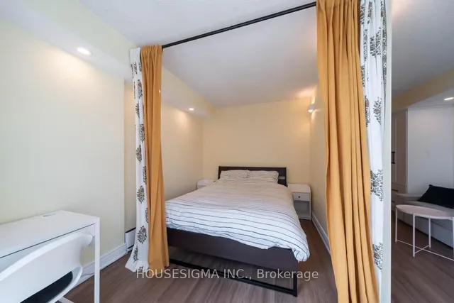 Additional property image - 77 Harbour Sq Unit 2003