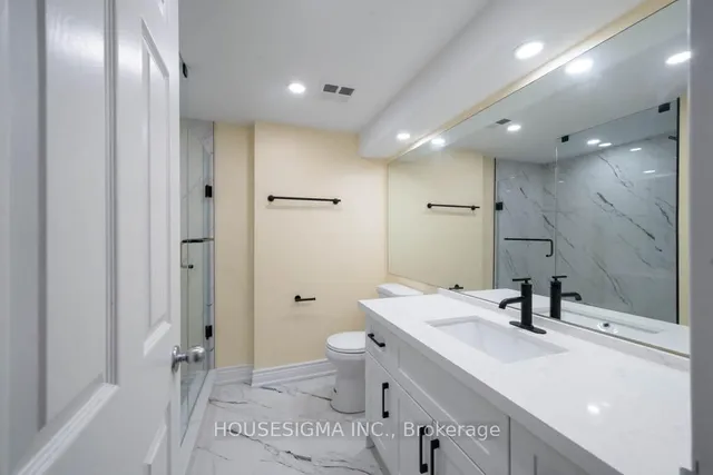 Additional property image - 77 Harbour Sq Unit 2003