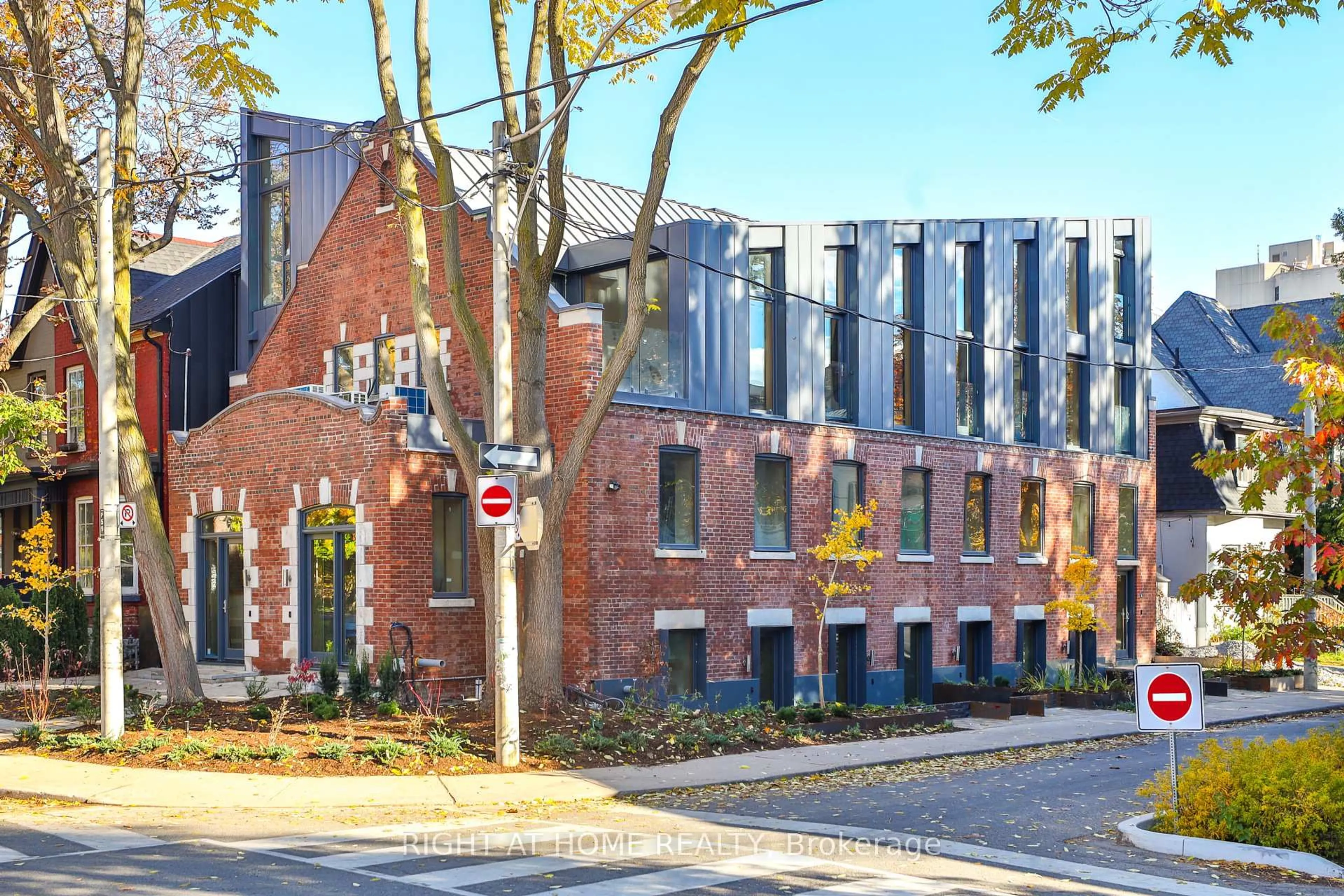 Home with brick exterior material, street for 225 Brunswick Ave #GRDN 5, Toronto Ontario M5S 2M4