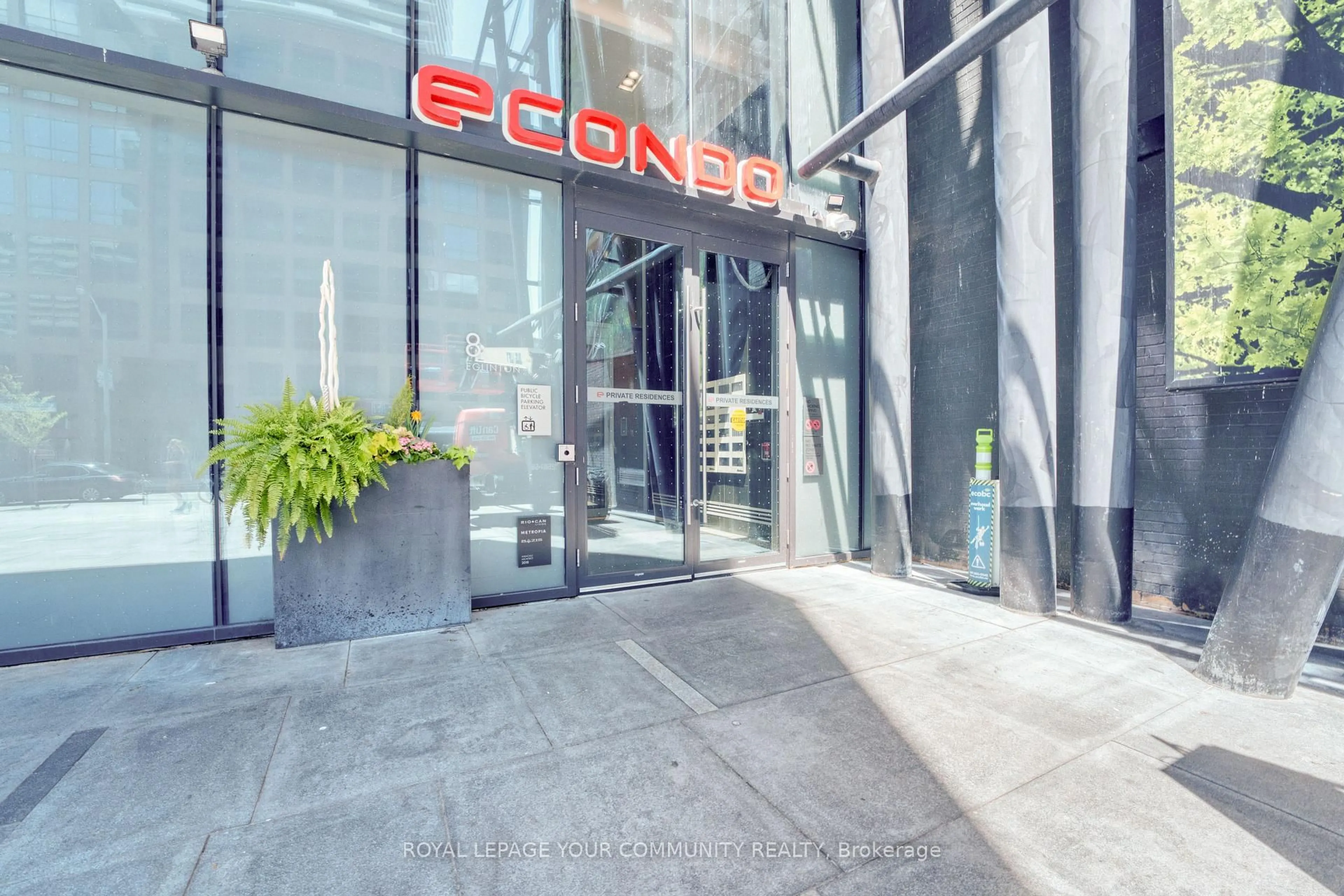 Indoor foyer for 8 Eglinton Ave #1808, Toronto Ontario M4P 1A6