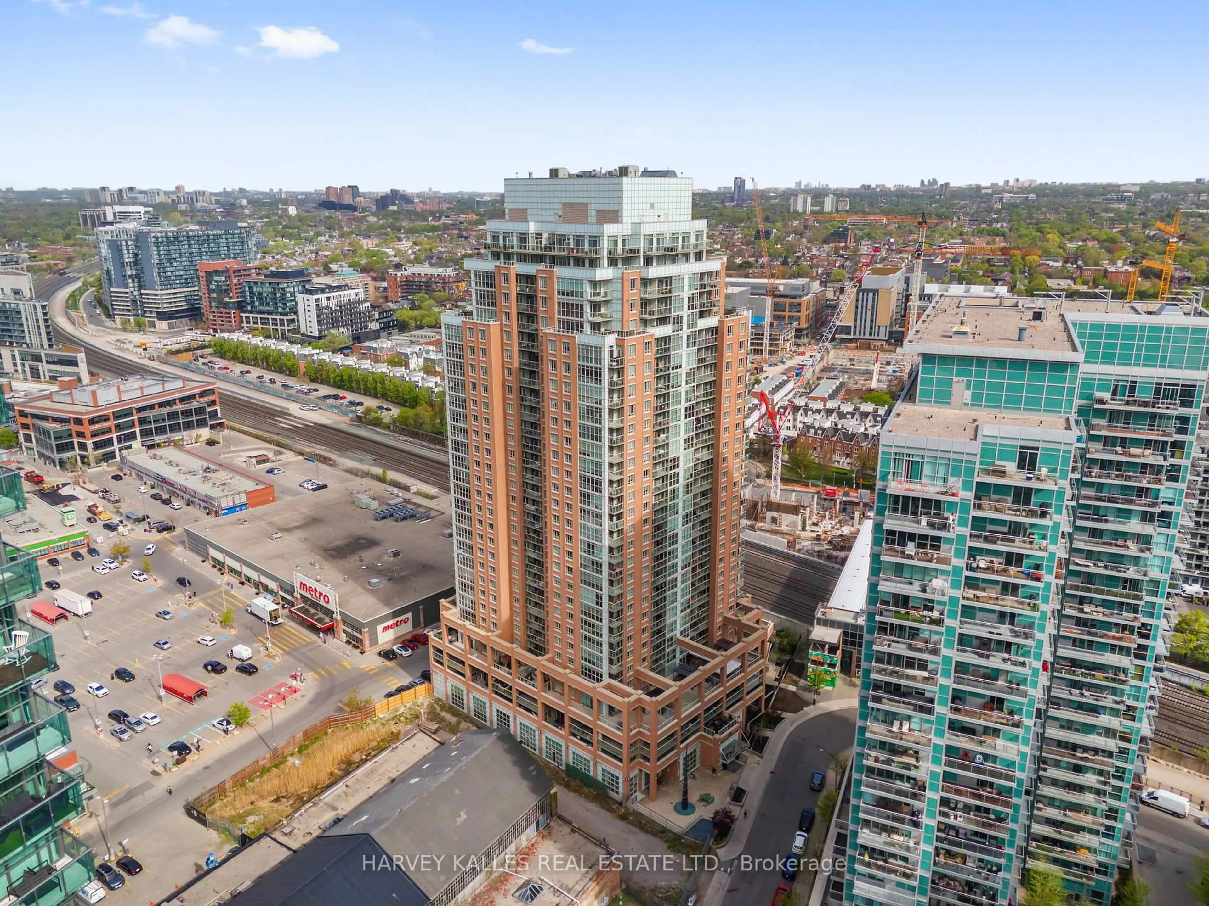 A pic from outside/outdoor area/front of a property/back of a property/a pic from drone, city buildings view from balcony for 125 Western Battery Rd #1316, Toronto Ontario M6K 3R8