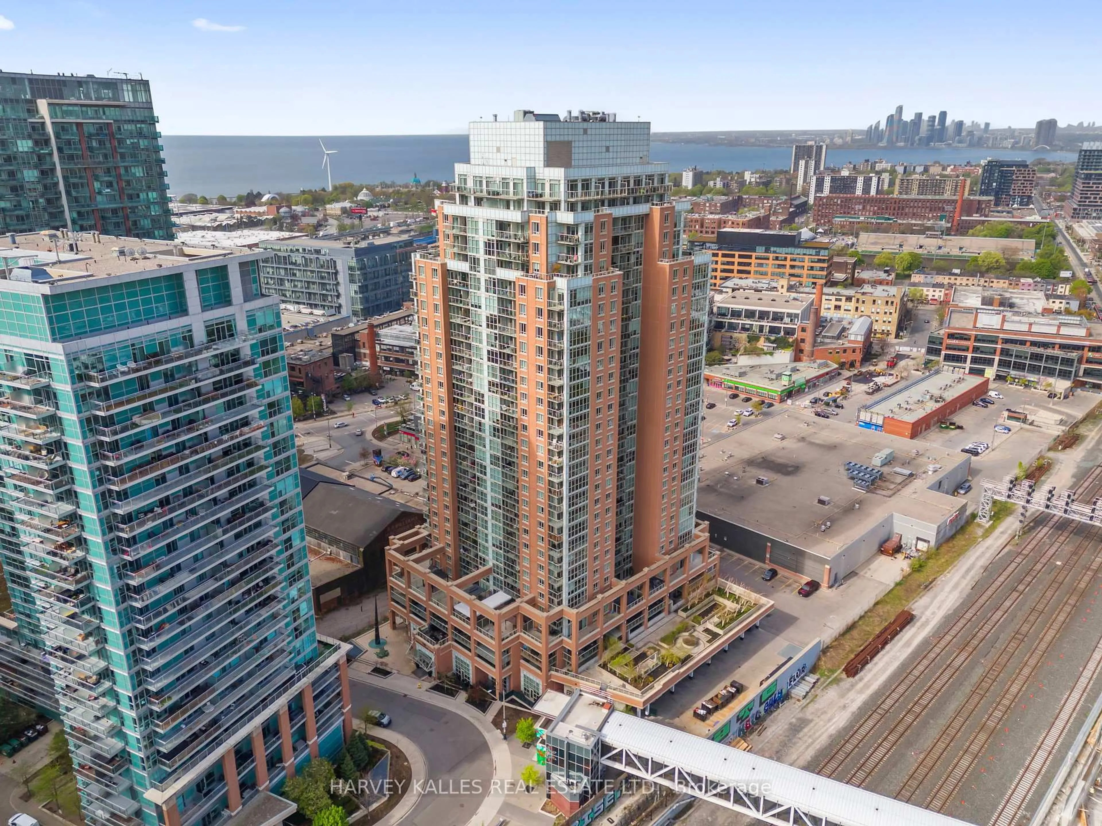 A pic from outside/outdoor area/front of a property/back of a property/a pic from drone, city buildings view from balcony for 125 Western Battery Rd #1316, Toronto Ontario M6K 3R8