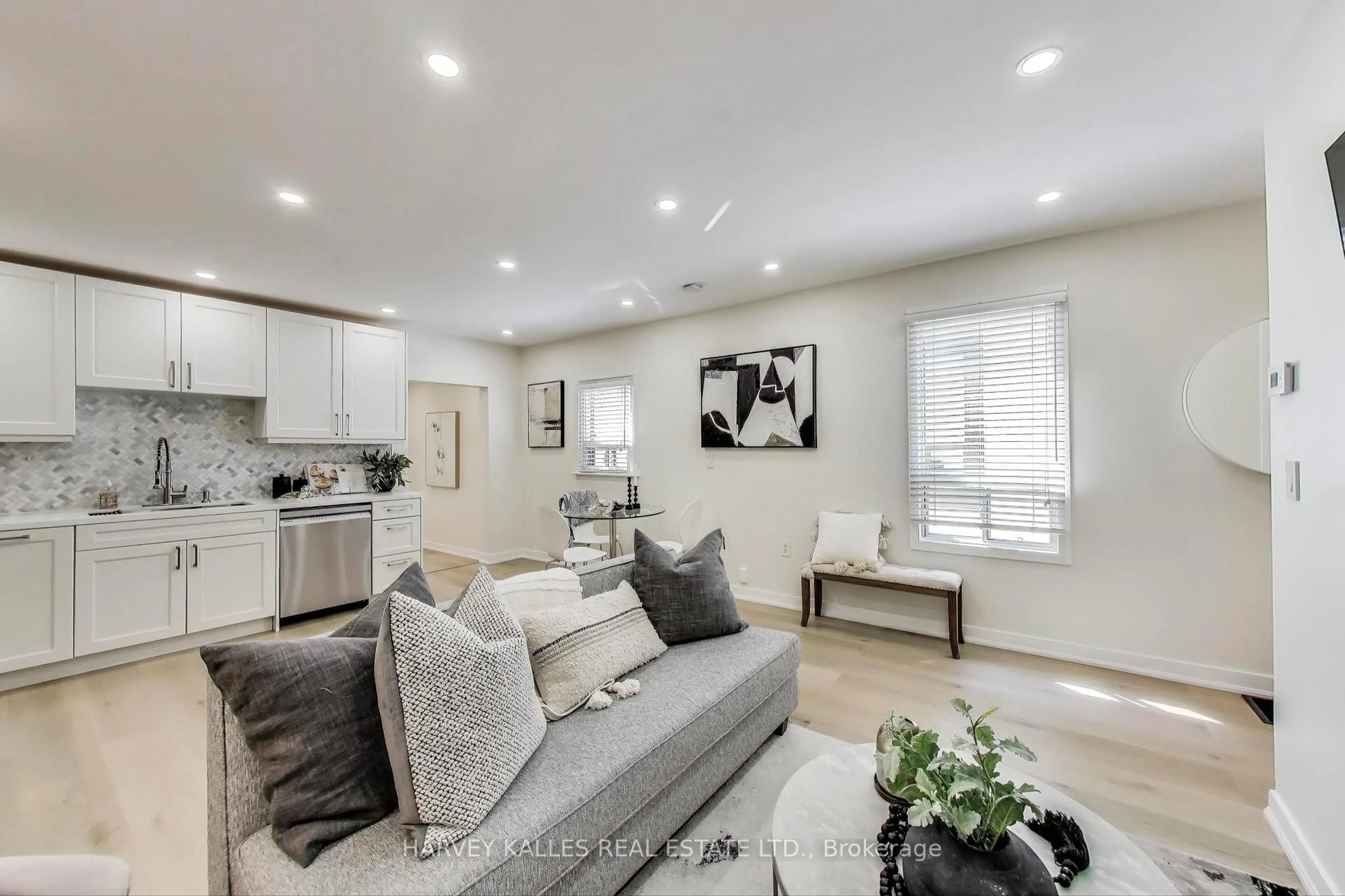 Living room with furniture, unknown for 463 Westmount Ave, Toronto Ontario M6E 3N4