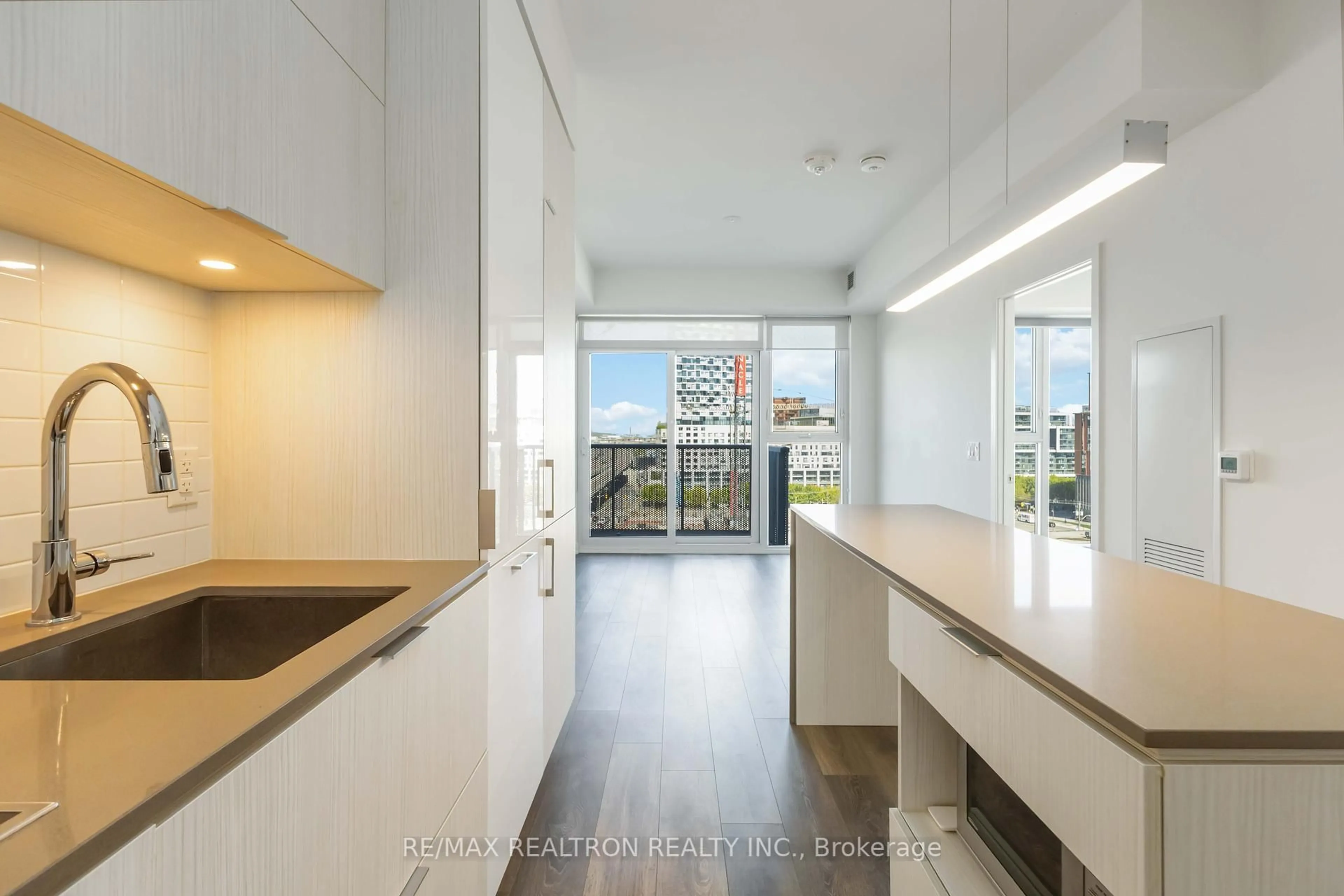 Unknown for 20 Richardson St #720, Toronto Ontario M5B 0A5
