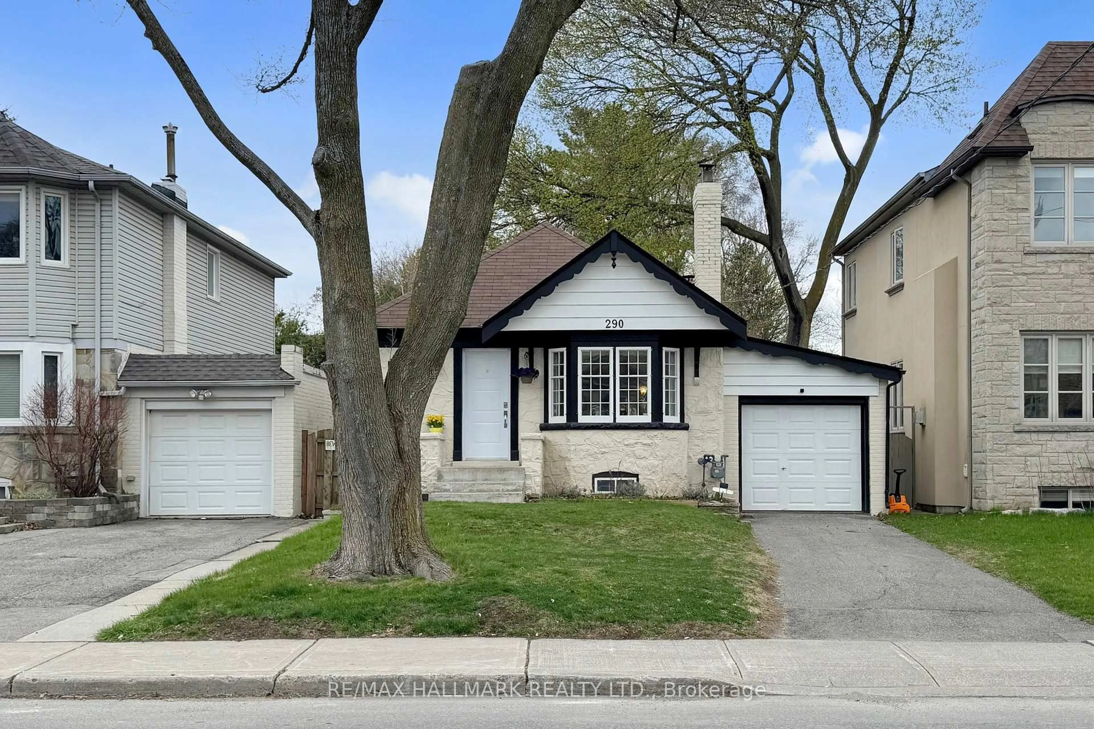Unknown for 290 Laird Dr, Toronto Ontario M4G 3X5
