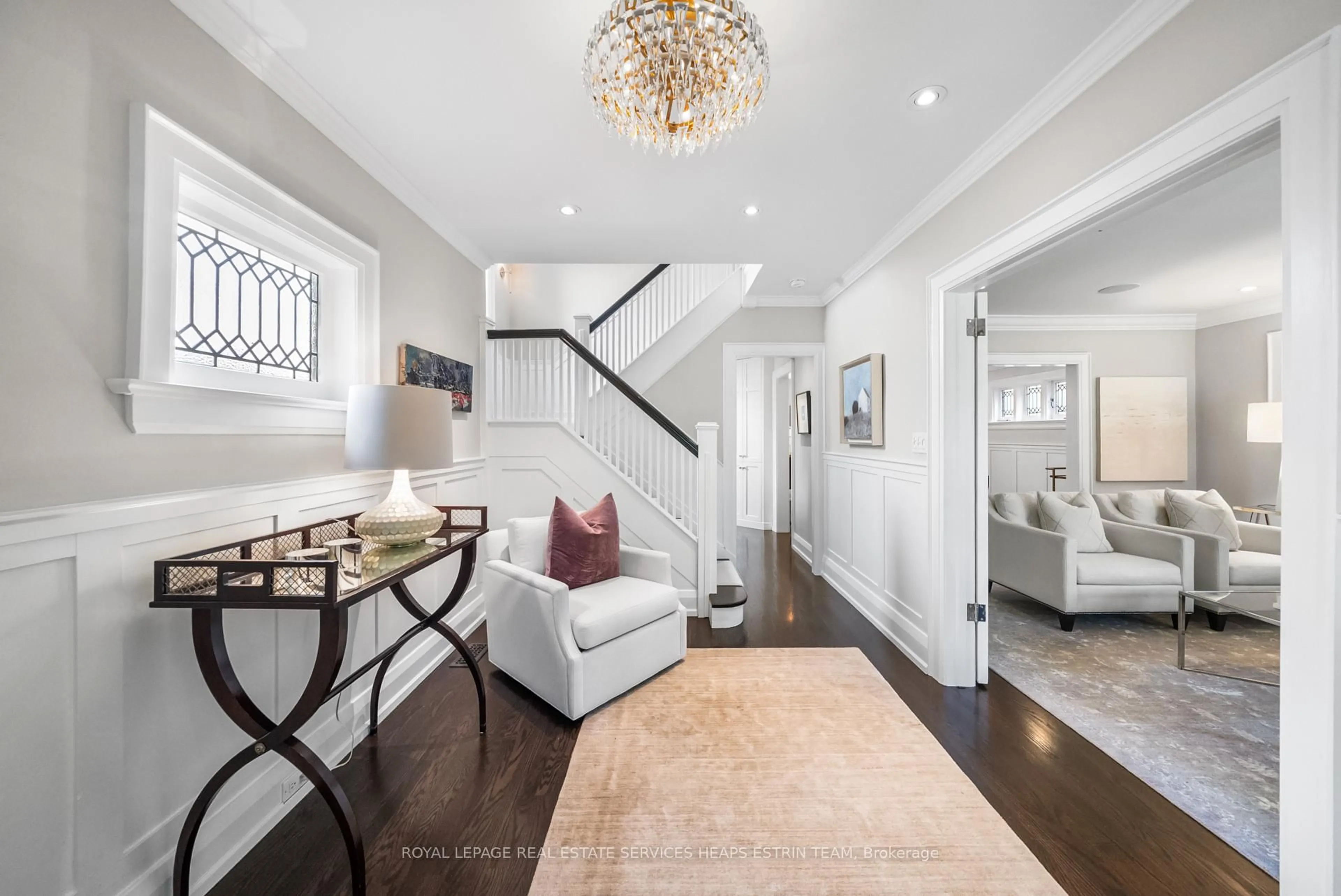 Indoor entryway for 289 Heath St, Toronto Ontario M4T 1T3
