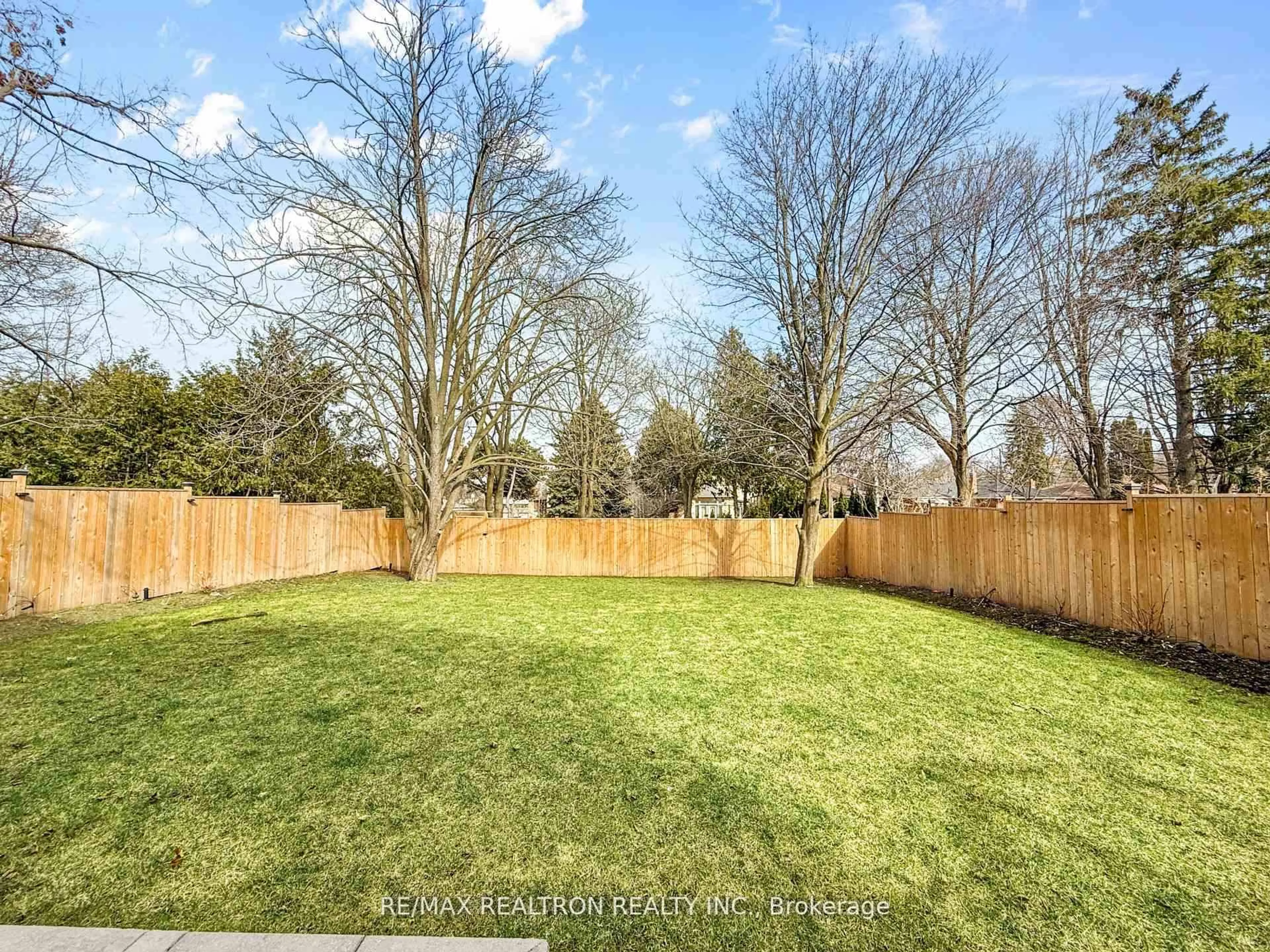 A pic from outside/outdoor area/front of a property/back of a property/a pic from drone, forest/trees view for 185 Maxome Ave, Toronto Ontario M2M 3L1