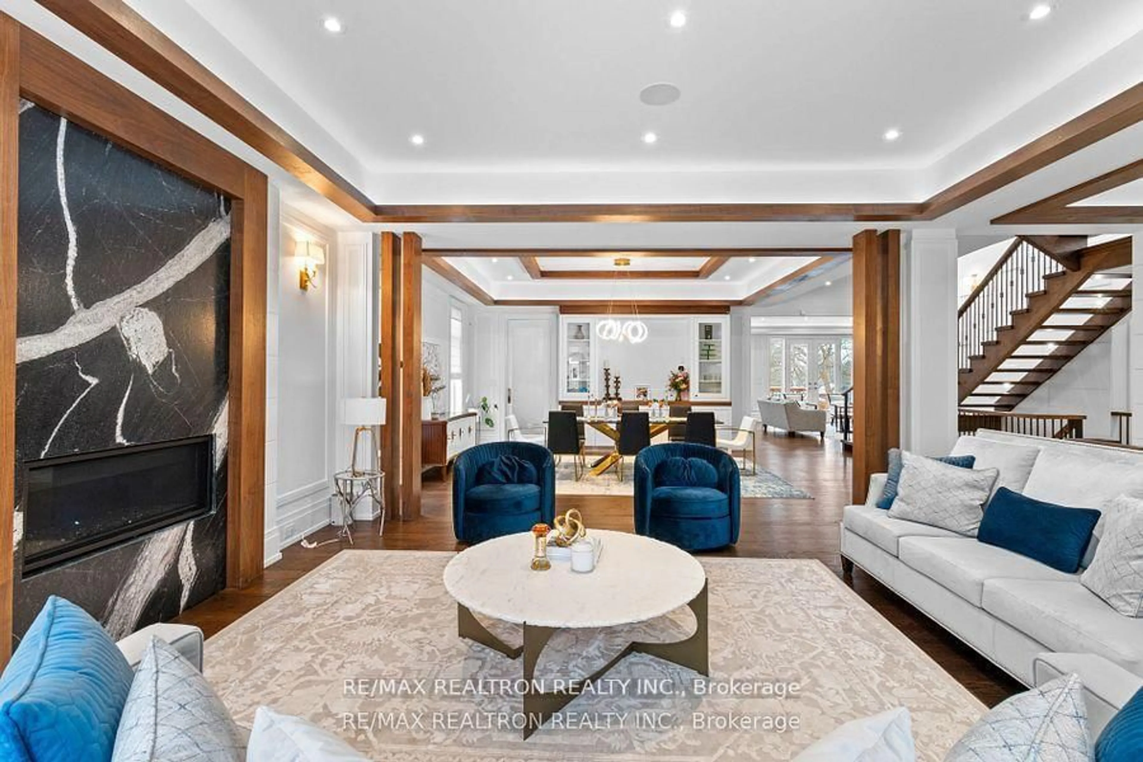 Indoor foyer for 185 Maxome Ave, Toronto Ontario M2M 3L1