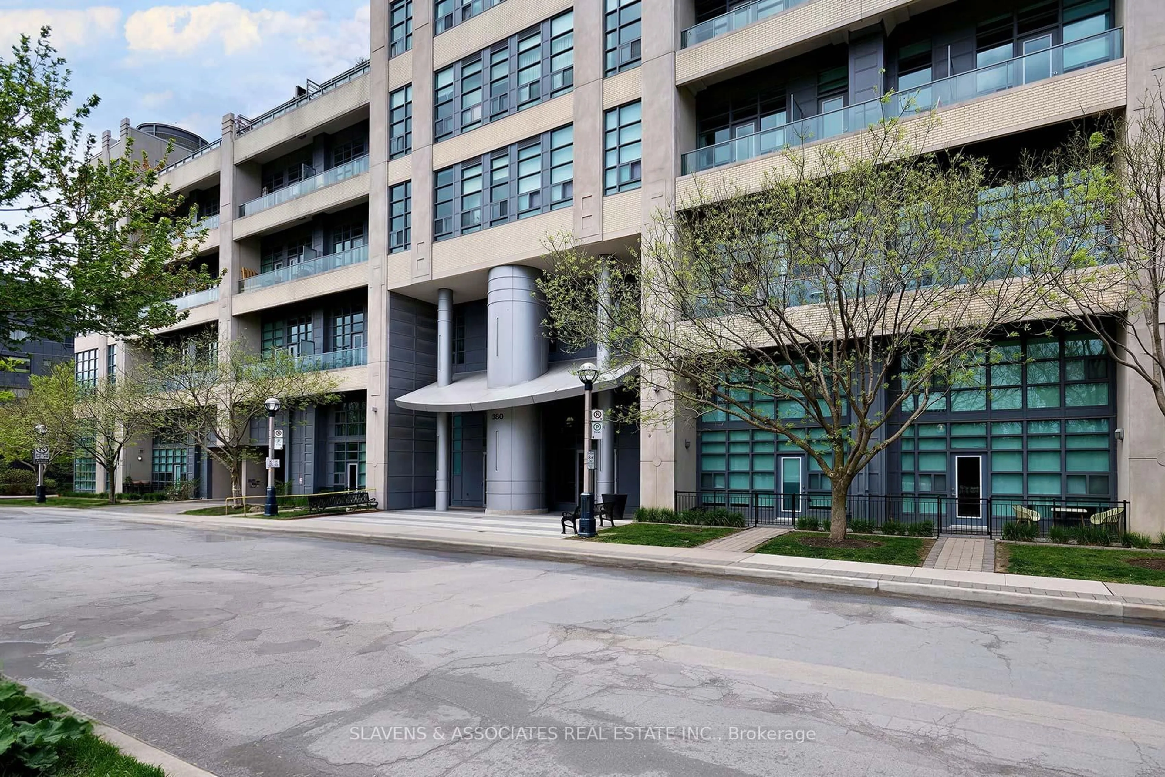 Unknown for 380 Macpherson Ave #408, Toronto Ontario M4V 3E3