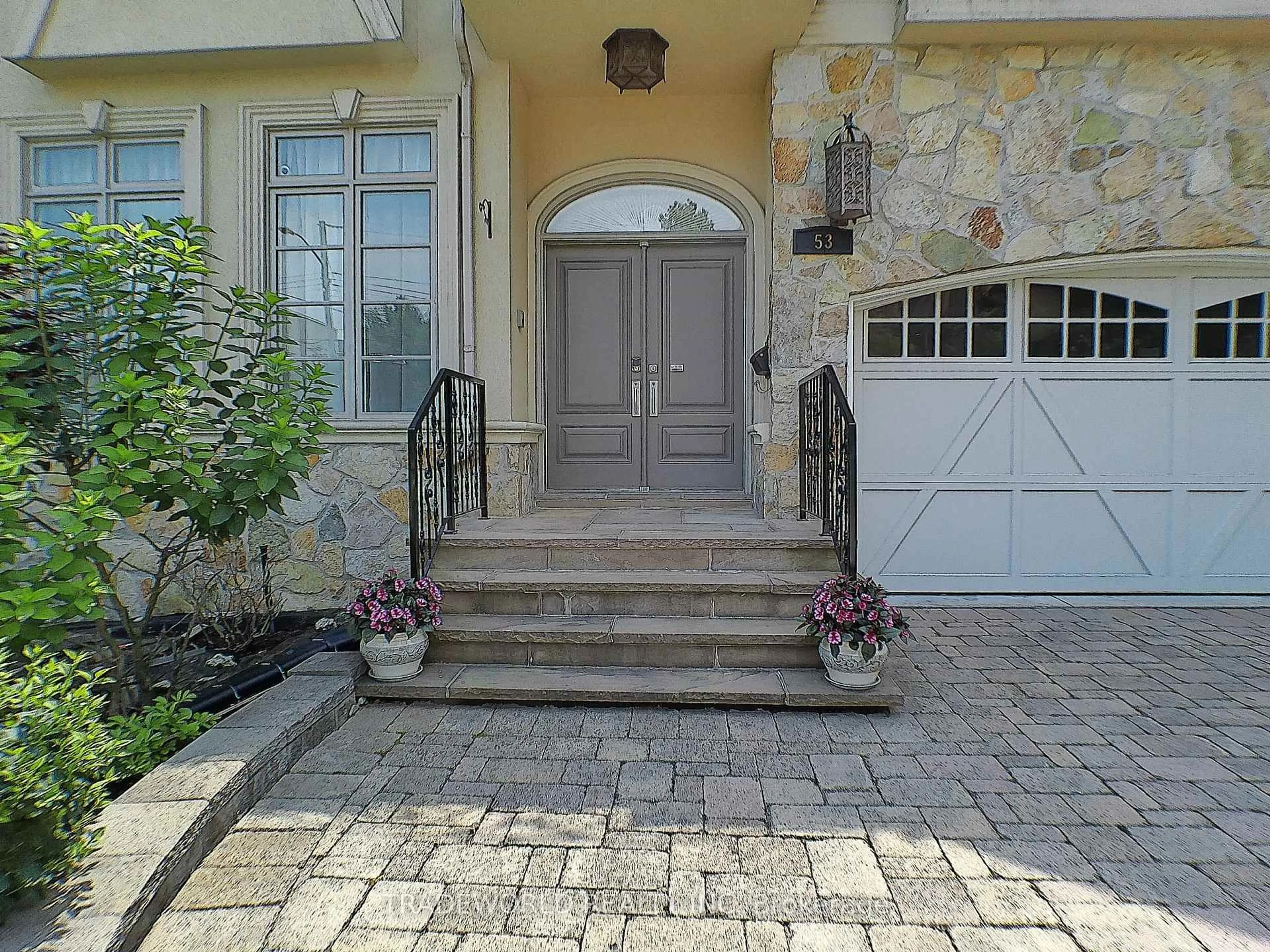Indoor entryway for 53 McKee Ave, Toronto Ontario M2N 4C1