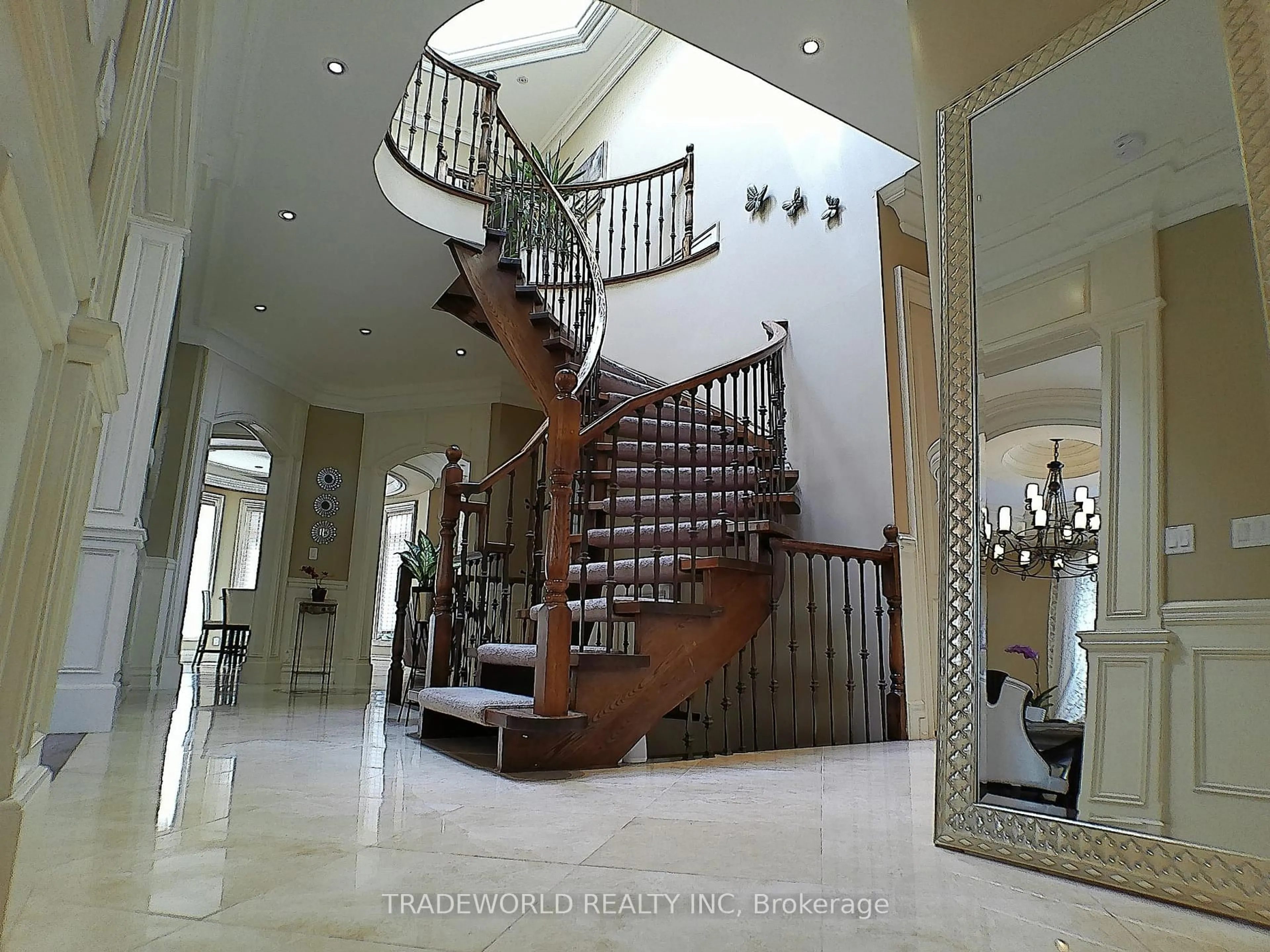 Indoor foyer for 53 McKee Ave, Toronto Ontario M2N 4C1