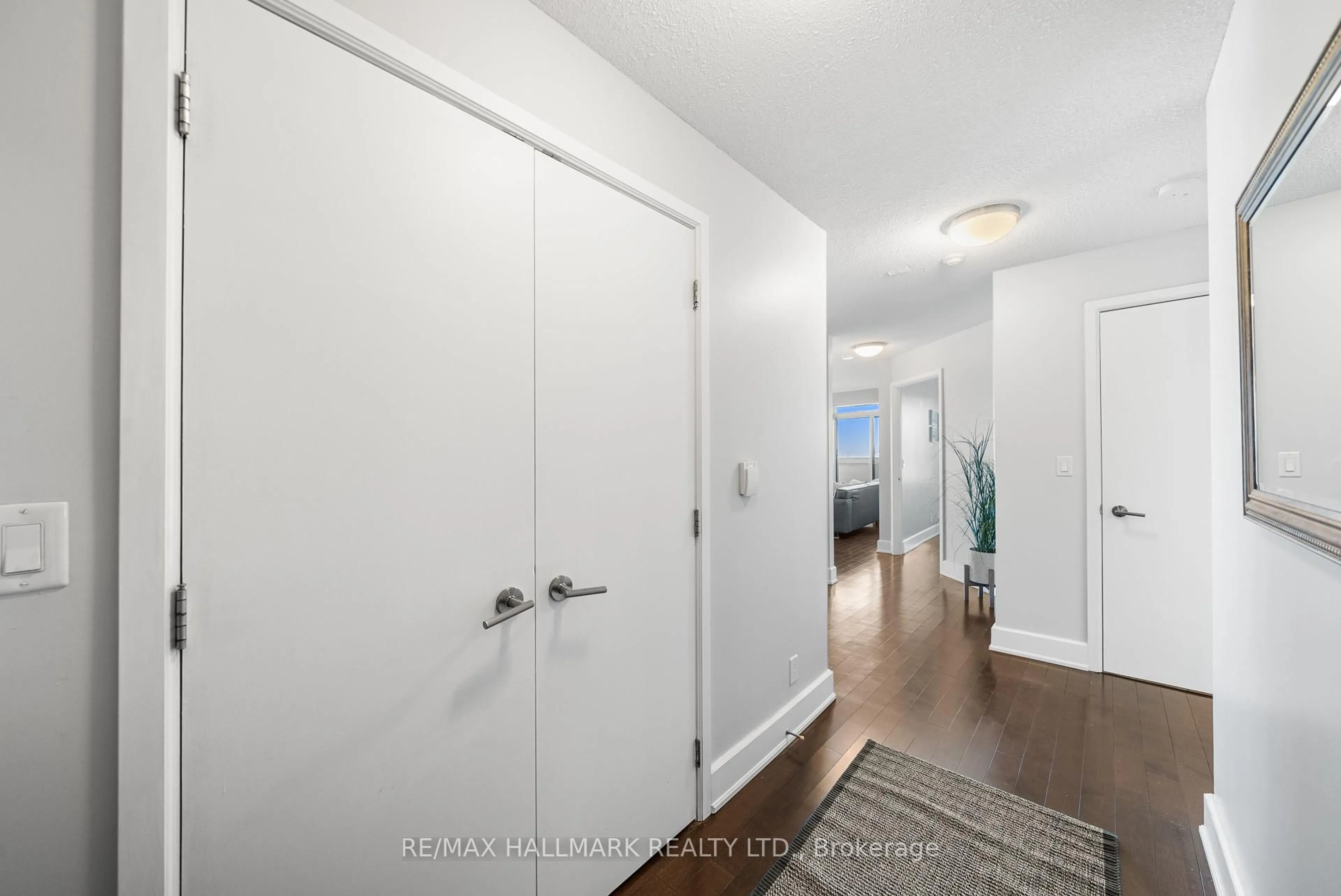 Indoor entryway for 676 Sheppard Ave #708, Toronto Ontario M2K 3E7