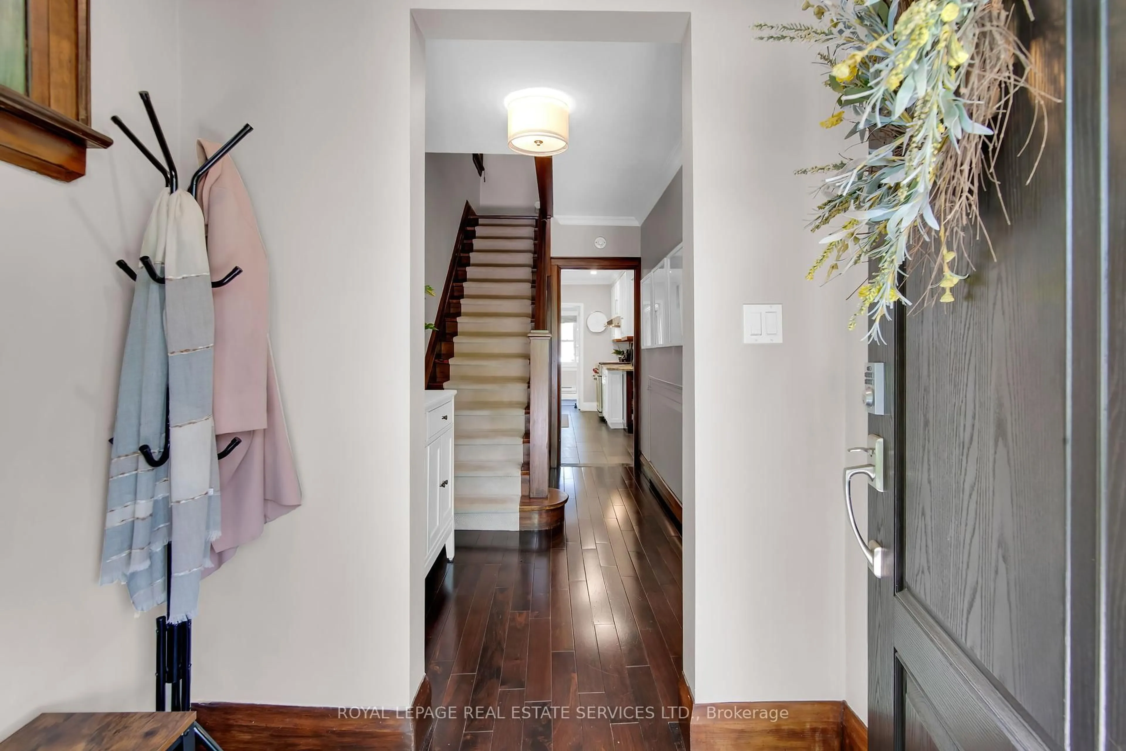 Indoor entryway for 224 Brookdale Ave, Toronto Ontario M5M 1P5