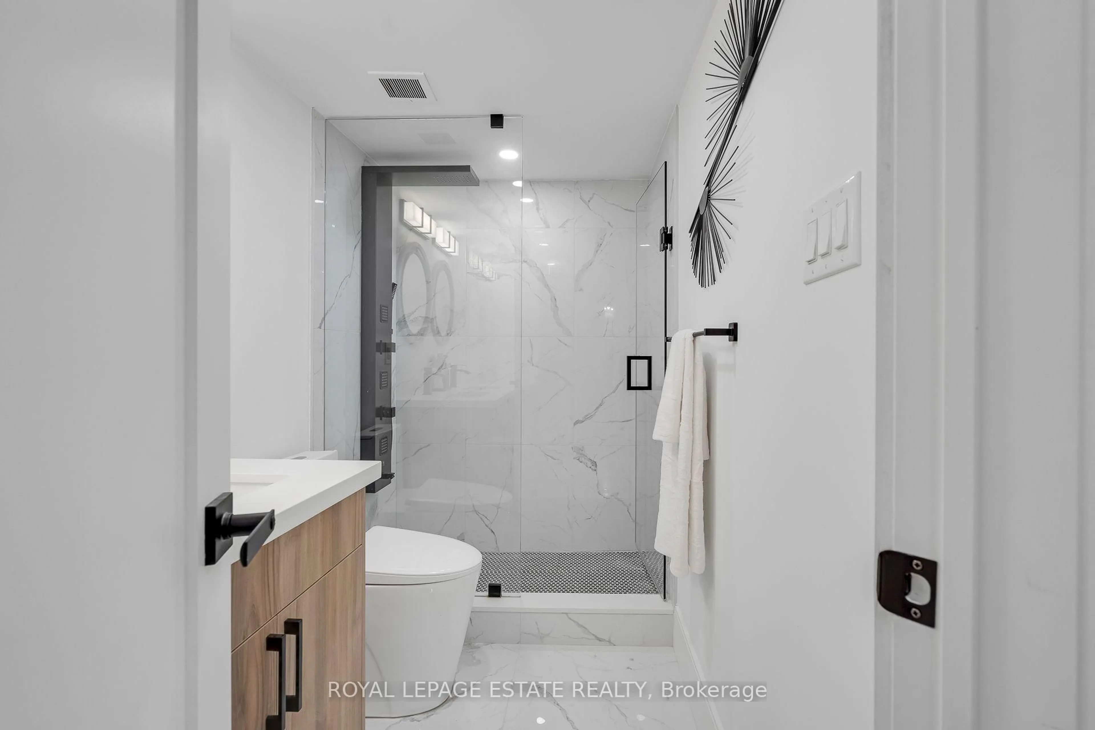 Contemporary bathroom, ceramic/tile floor for 1555 Finch Ave #901, Toronto Ontario M2J 4X9