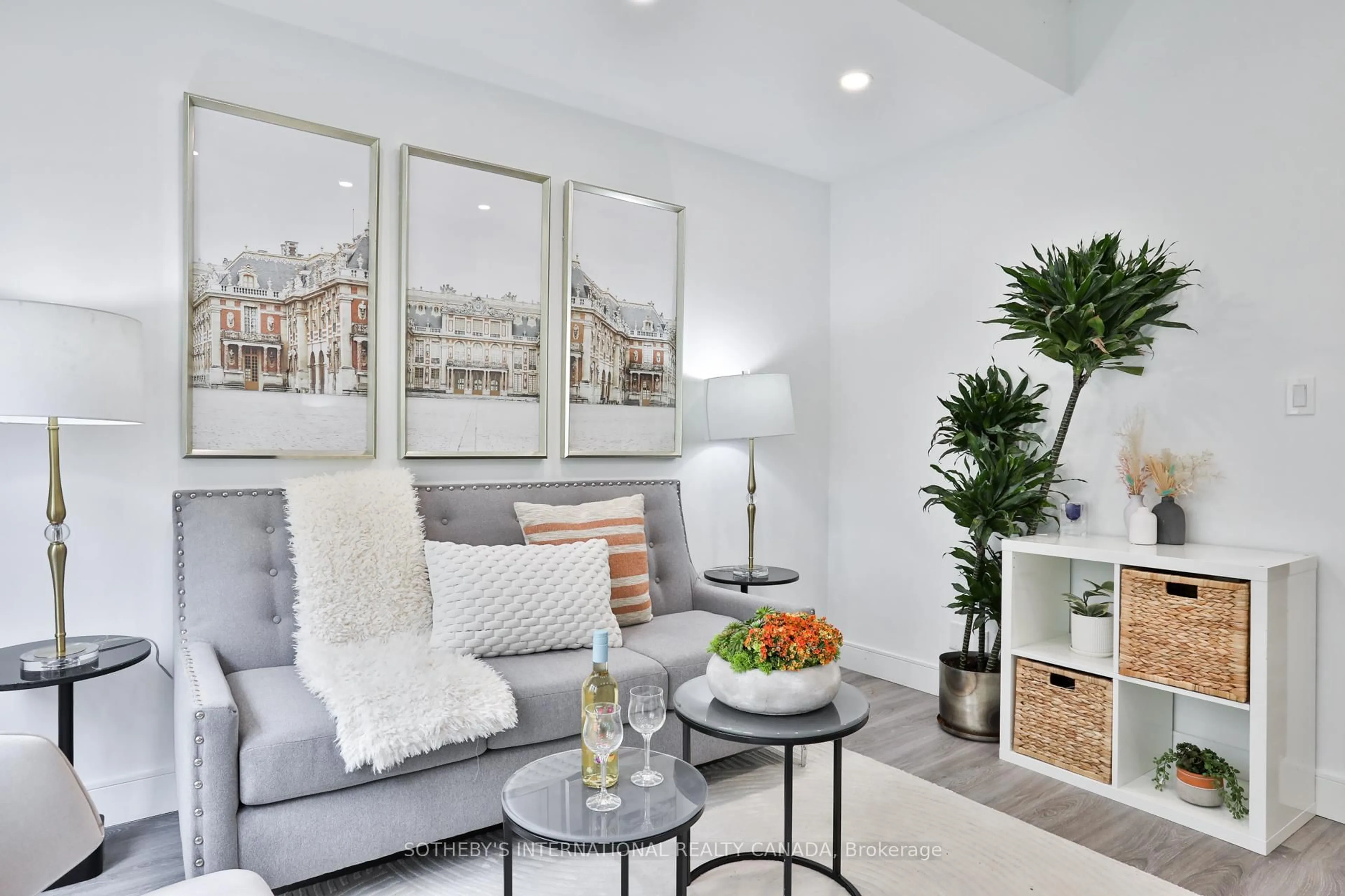 Living room with furniture, unknown for 98 Carr St #TH06, Toronto Ontario M5T 1B7