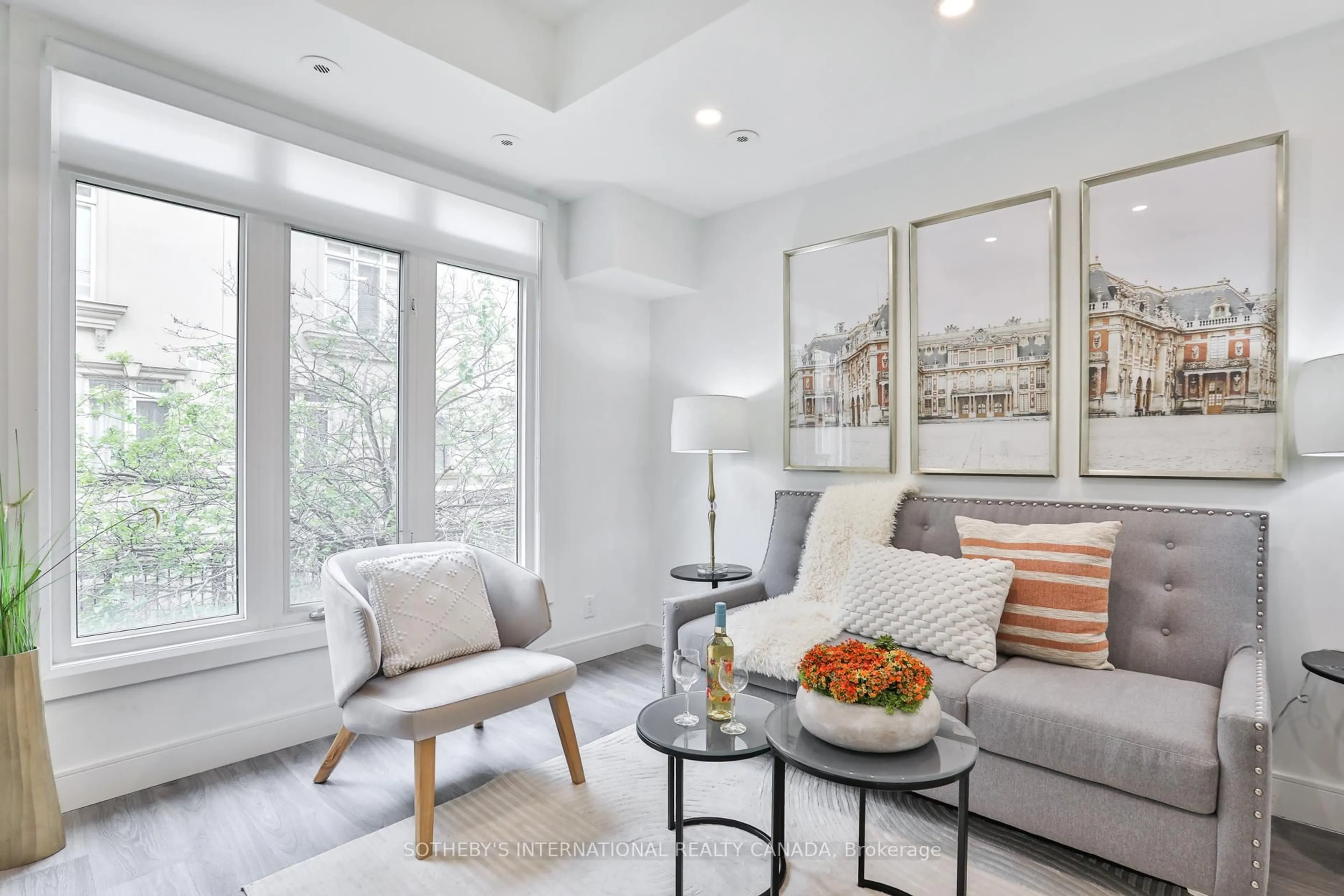 Living room with furniture, unknown for 98 Carr St #TH06, Toronto Ontario M5T 1B7