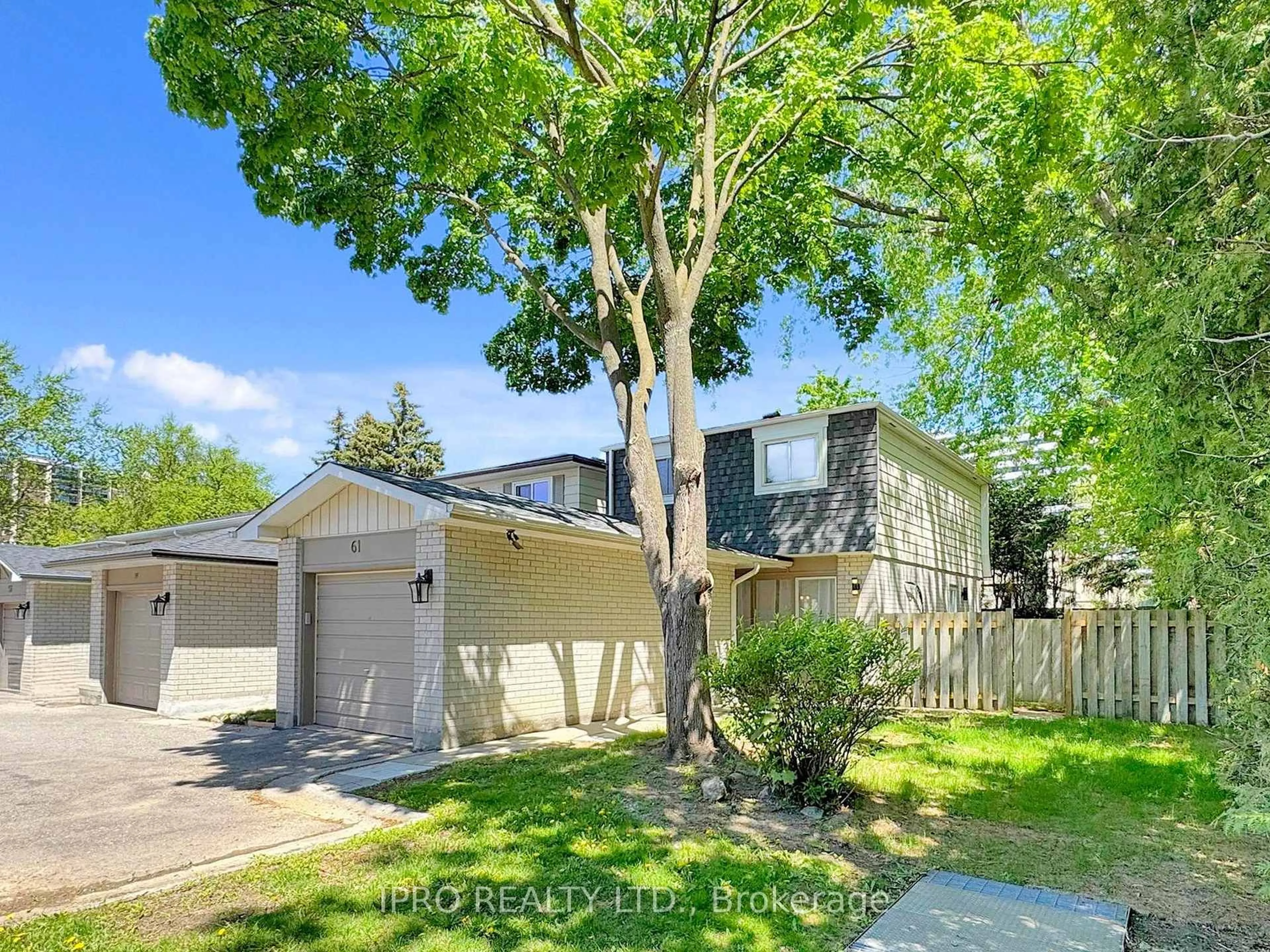A pic from outside/outdoor area/front of a property/back of a property/a pic from drone, street for 61 Plum Tree Way, Toronto Ontario M2R 3J1