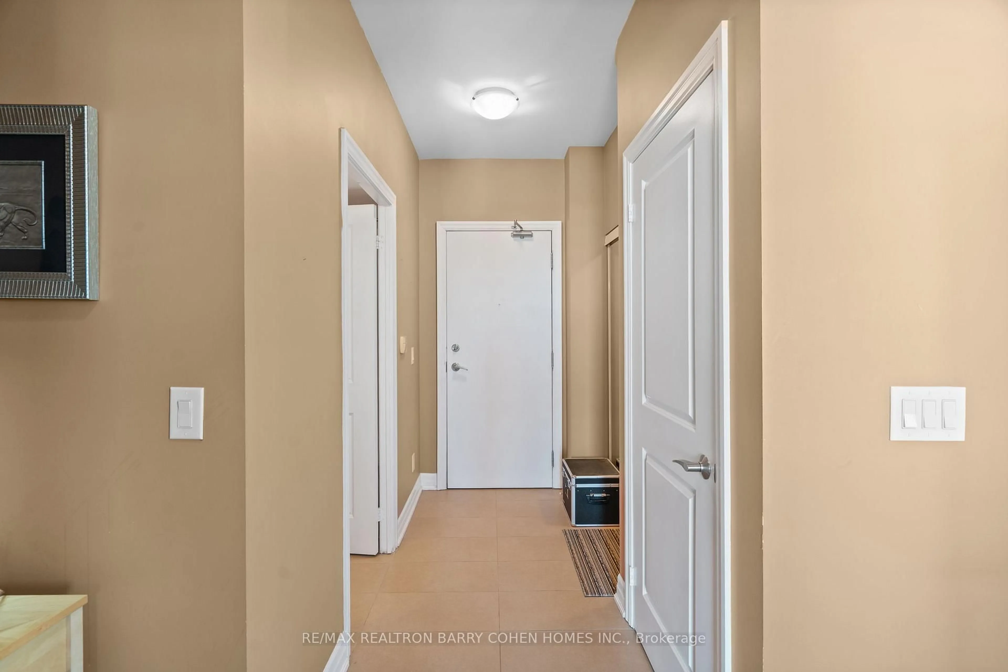Indoor entryway for 500 St Clair Ave #2103, Toronto Ontario M6C 1A8