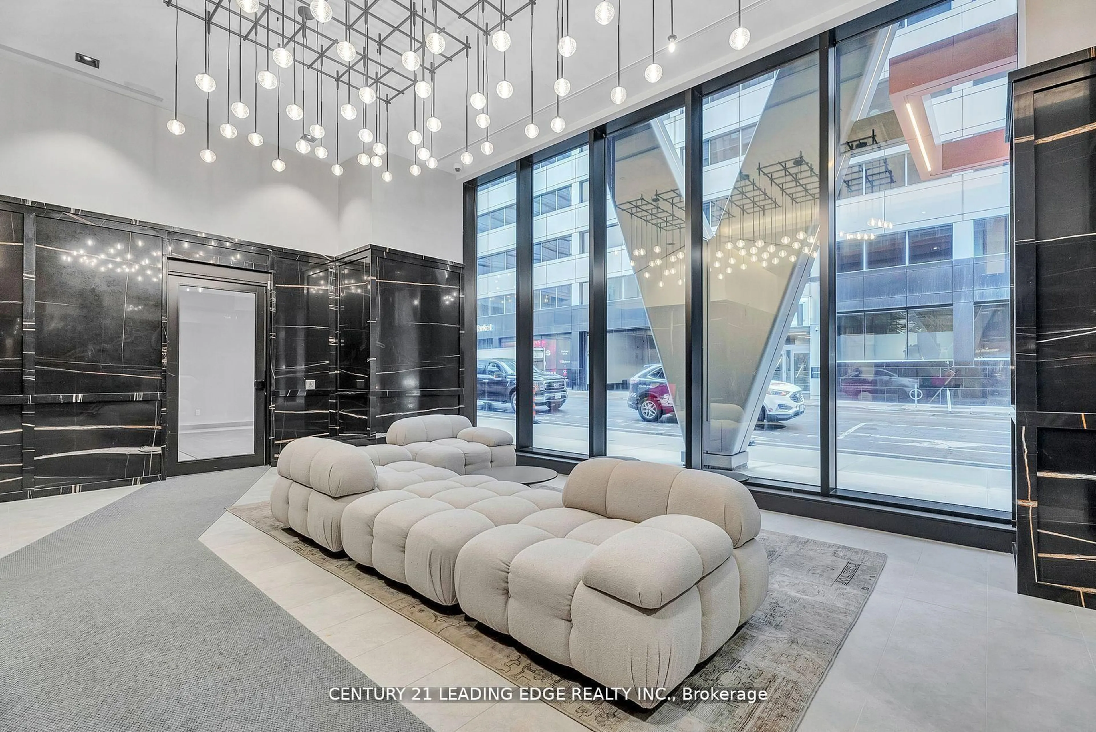 Indoor foyer for 108 Peter St #506, Toronto Ontario M5V 0W2