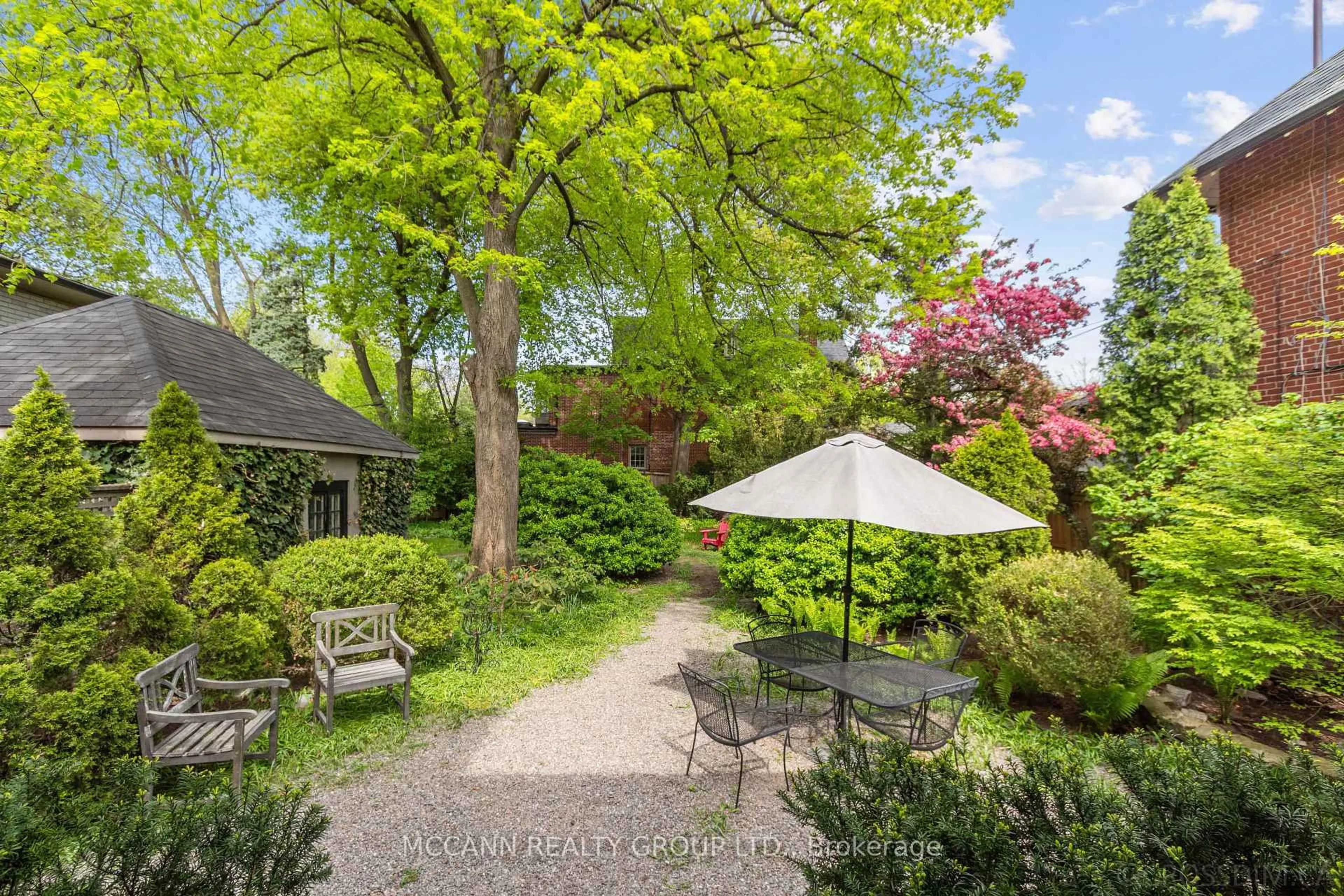 Patio, street for 1373 Avenue Rd, Toronto Ontario M5N 2H3