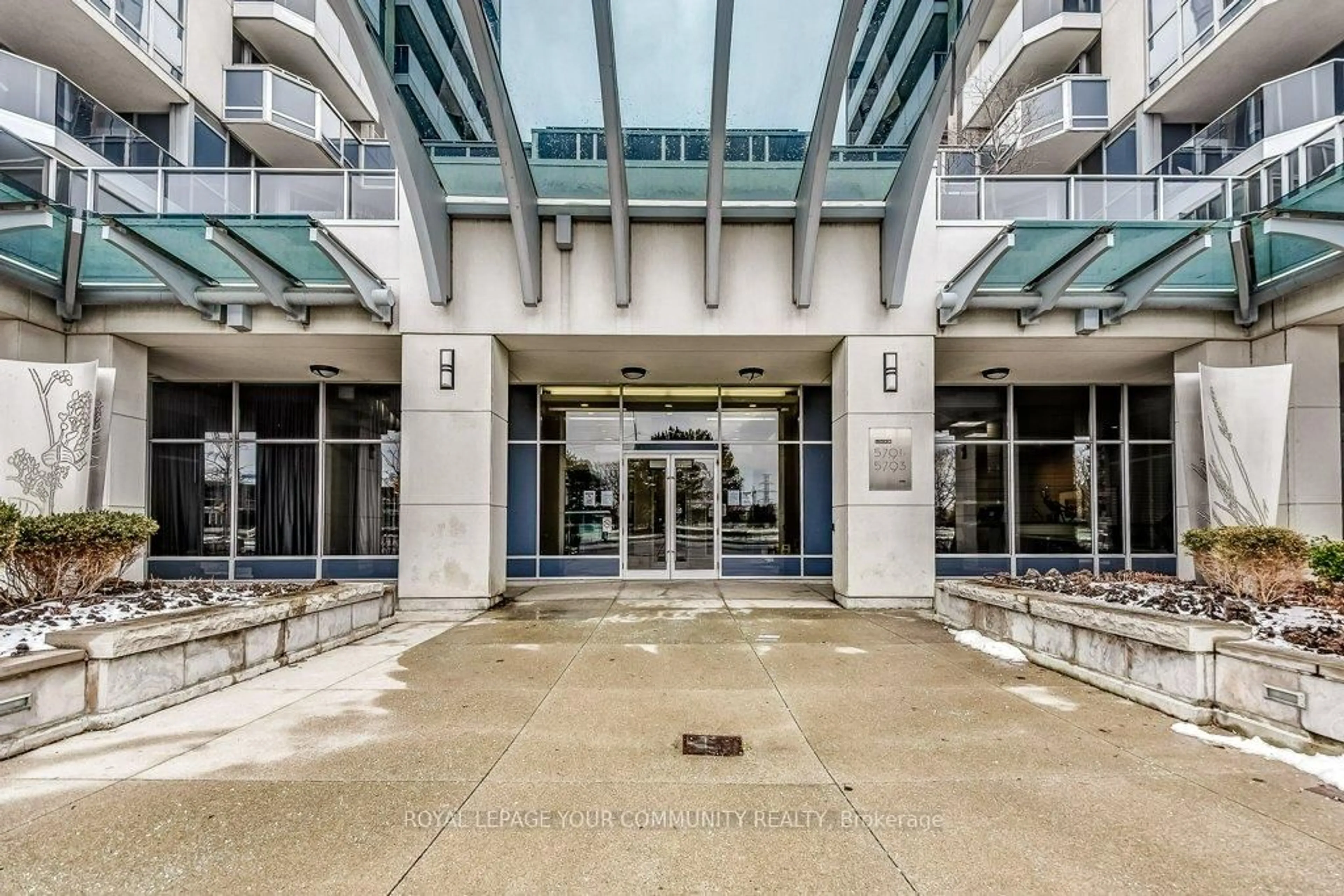 Indoor foyer for 5793 Yonge St #211, Toronto Ontario M2M 0A9
