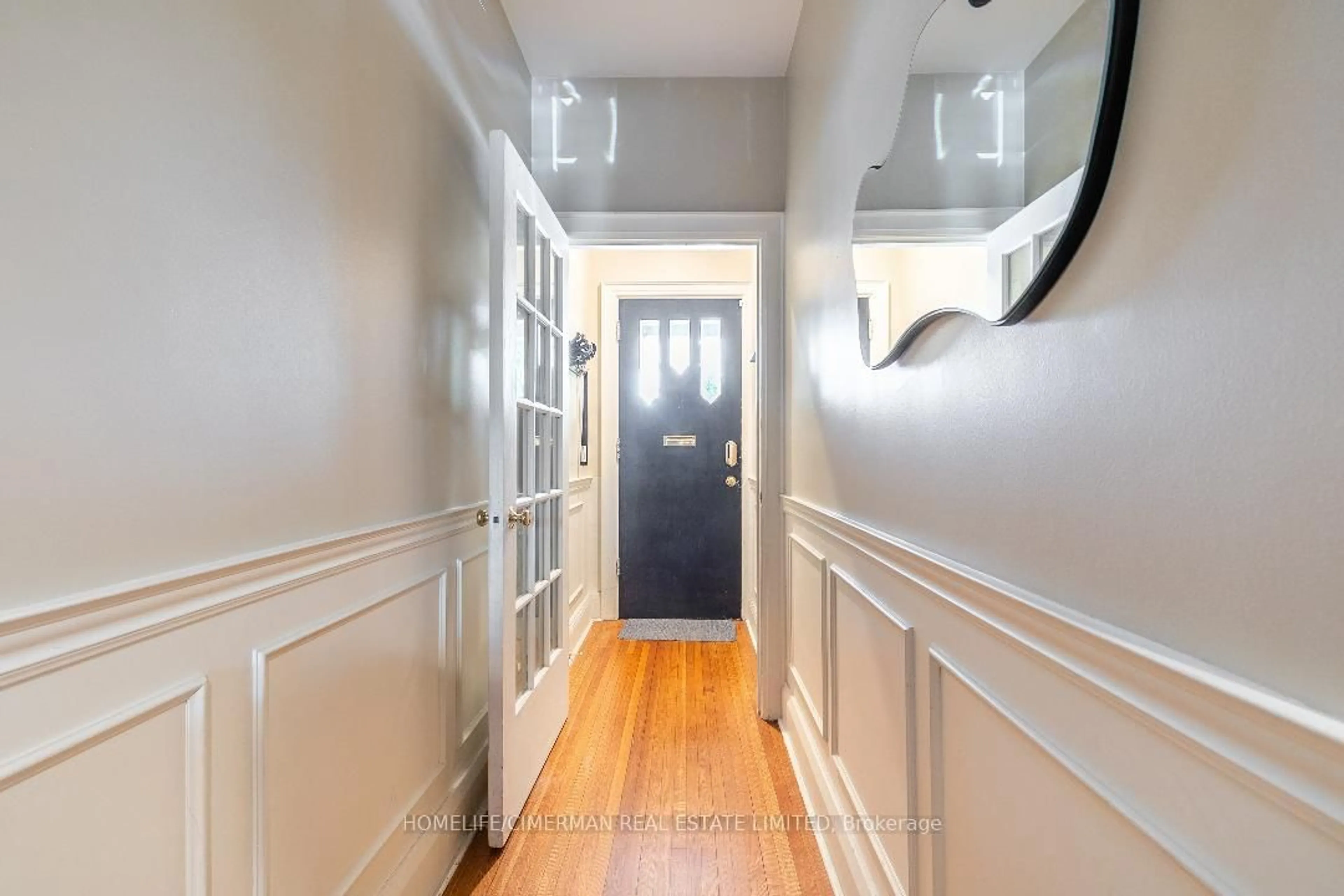 Indoor entryway for 190 Markham St, Toronto Ontario M6J 2G6