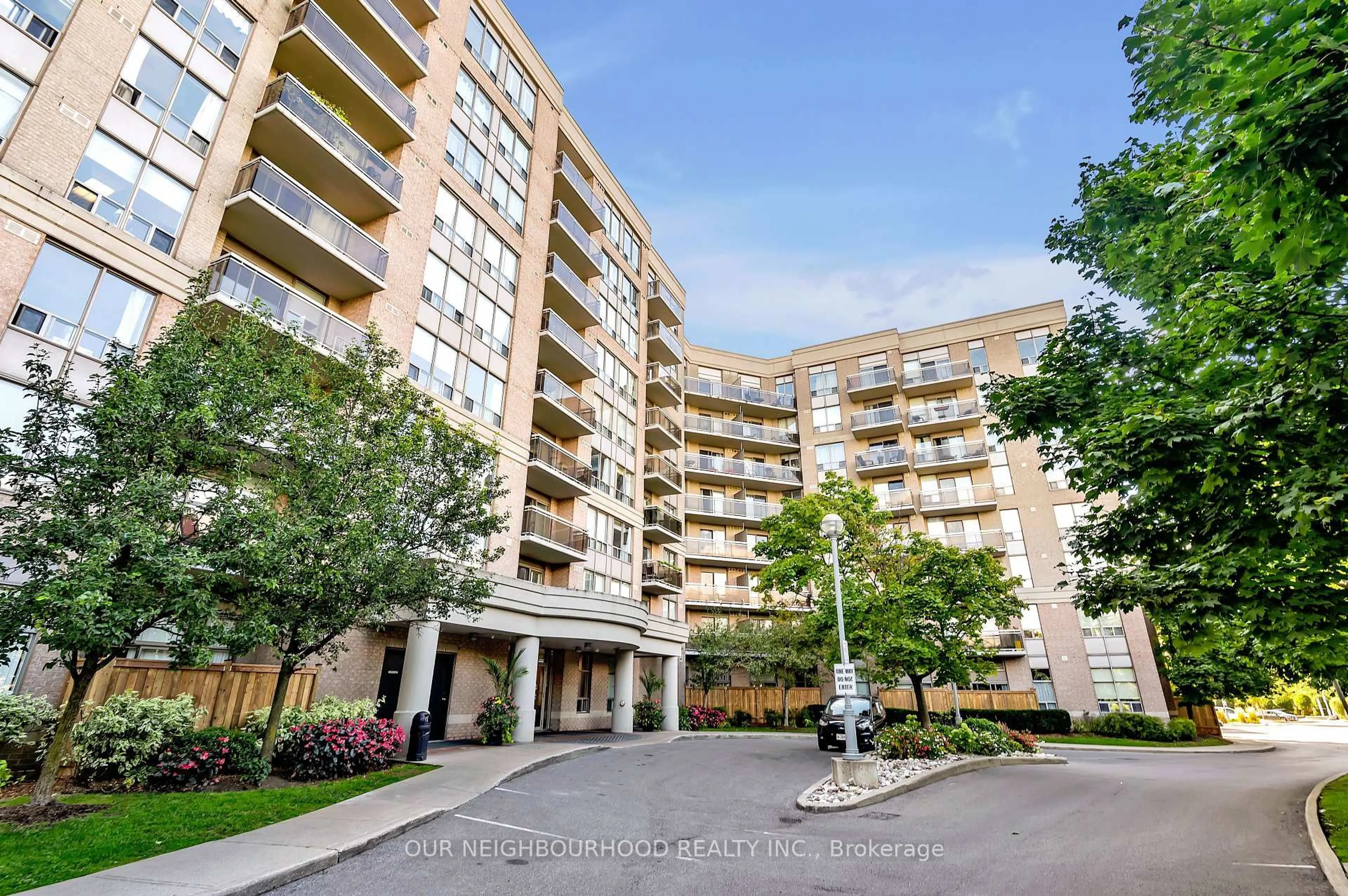 A pic from outside/outdoor area/front of a property/back of a property/a pic from drone, street for 1720 Eglinton Ave #813, Toronto Ontario M4A 2X8