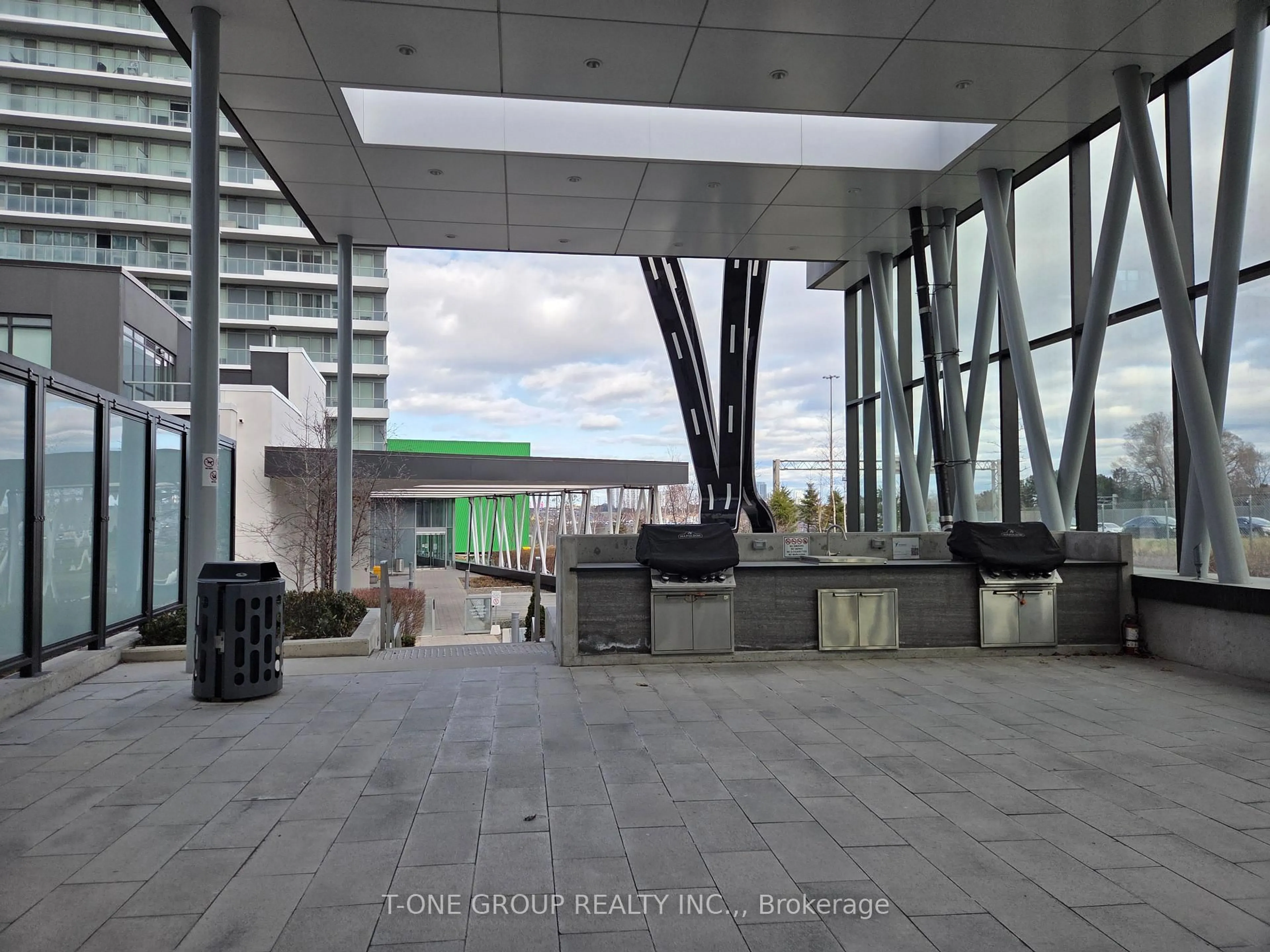 Indoor foyer for 95 Mcmahon Dr #707, Toronto Ontario M2K 0H1