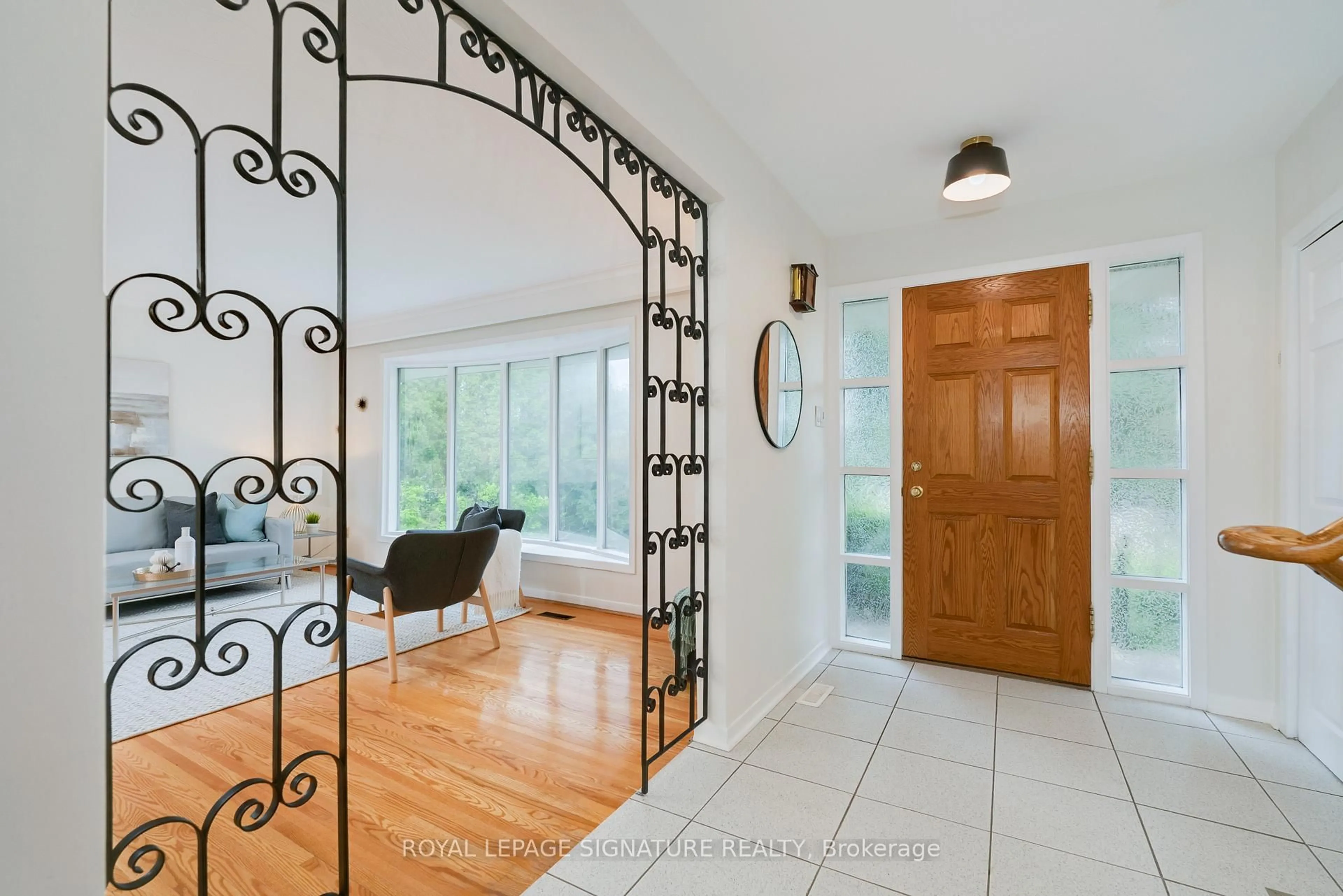 Indoor entryway for 36 Lesgay Cres, Toronto Ontario M2J 2H8