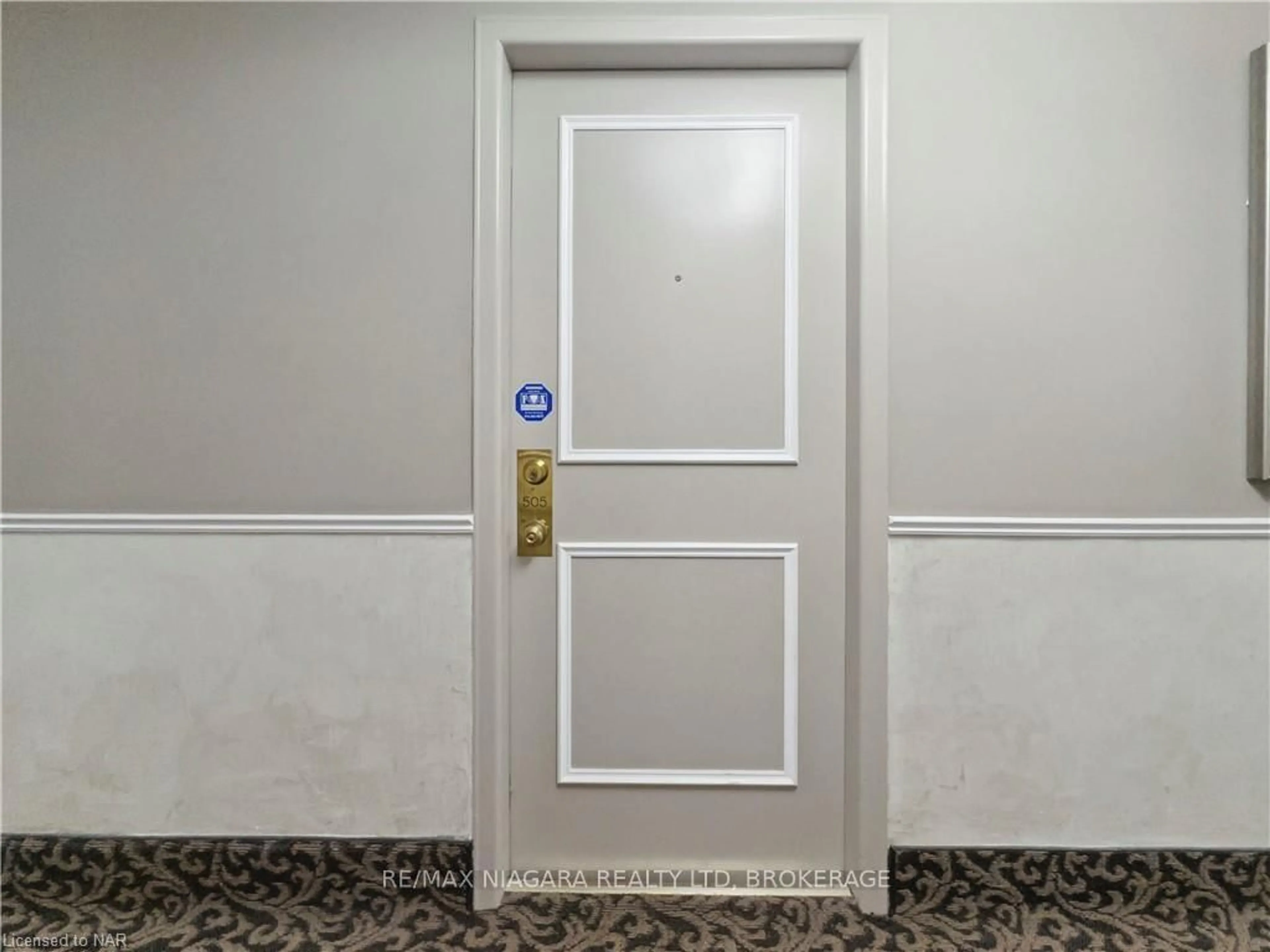 Indoor foyer for 2 RIDELLE Ave #505, Toronto Ontario M6B 1H4