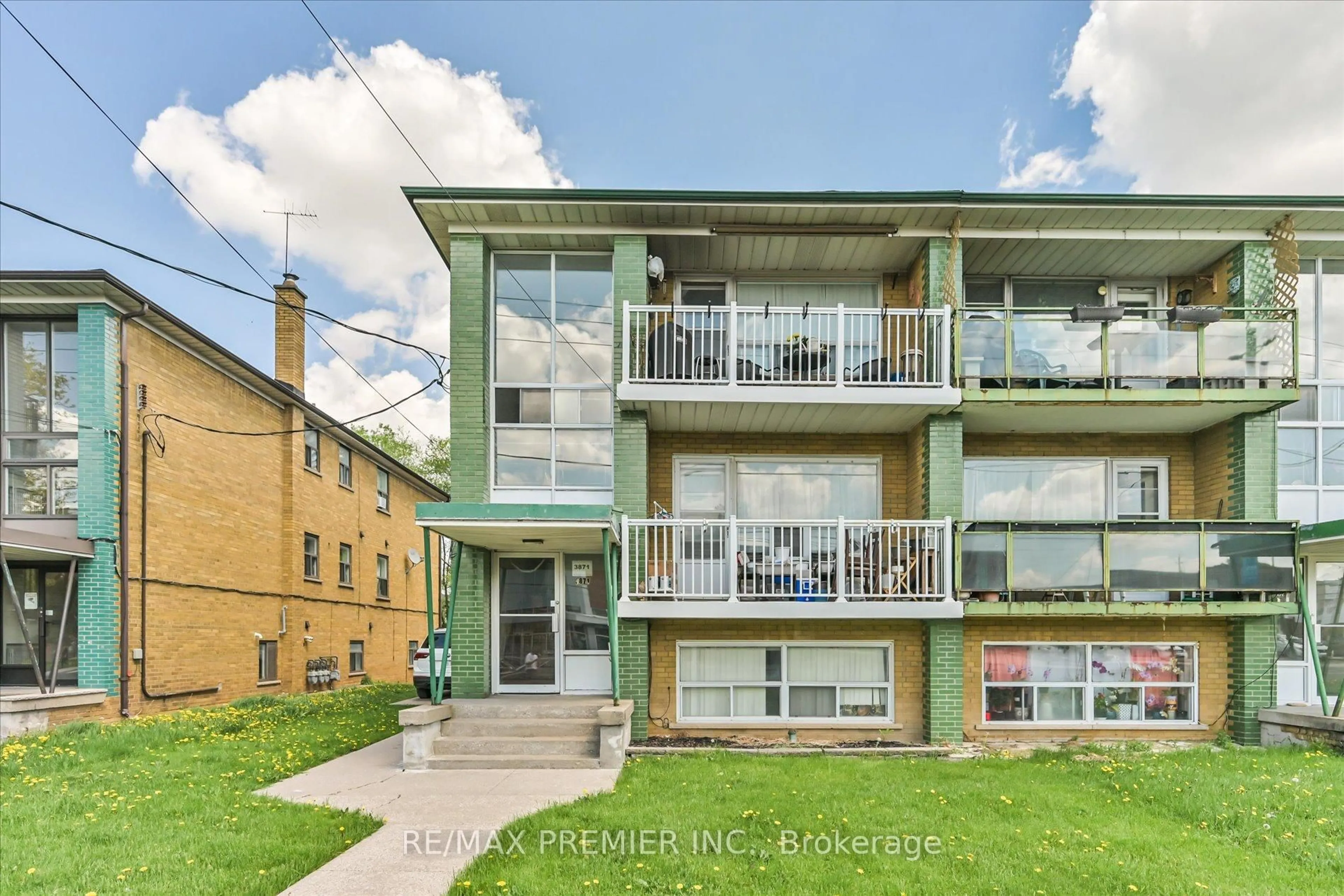 Unknown for 3871 Bathurst St, Toronto Ontario M3H 3N4