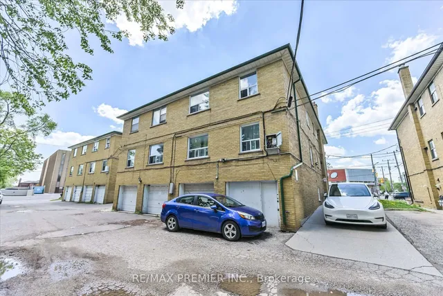 Primary image of 3871 Bathurst St