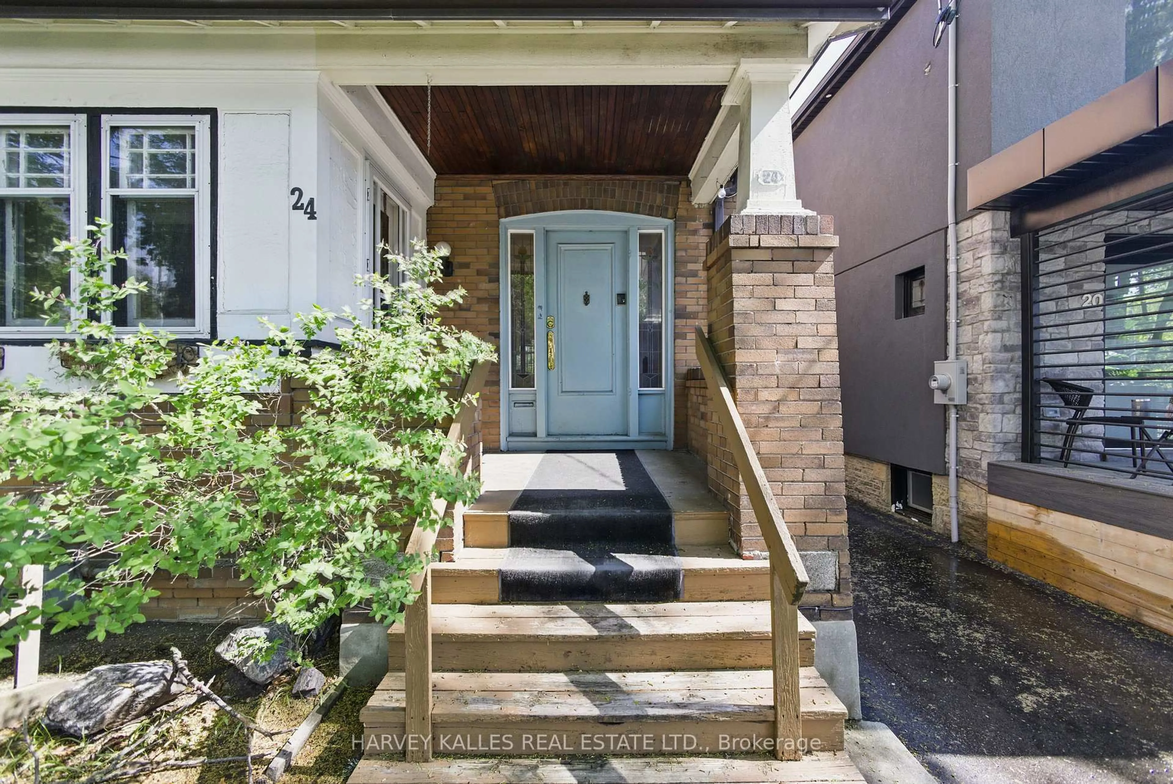 Indoor entryway for 24 Yonge Blvd, Toronto Ontario M5M 3G5