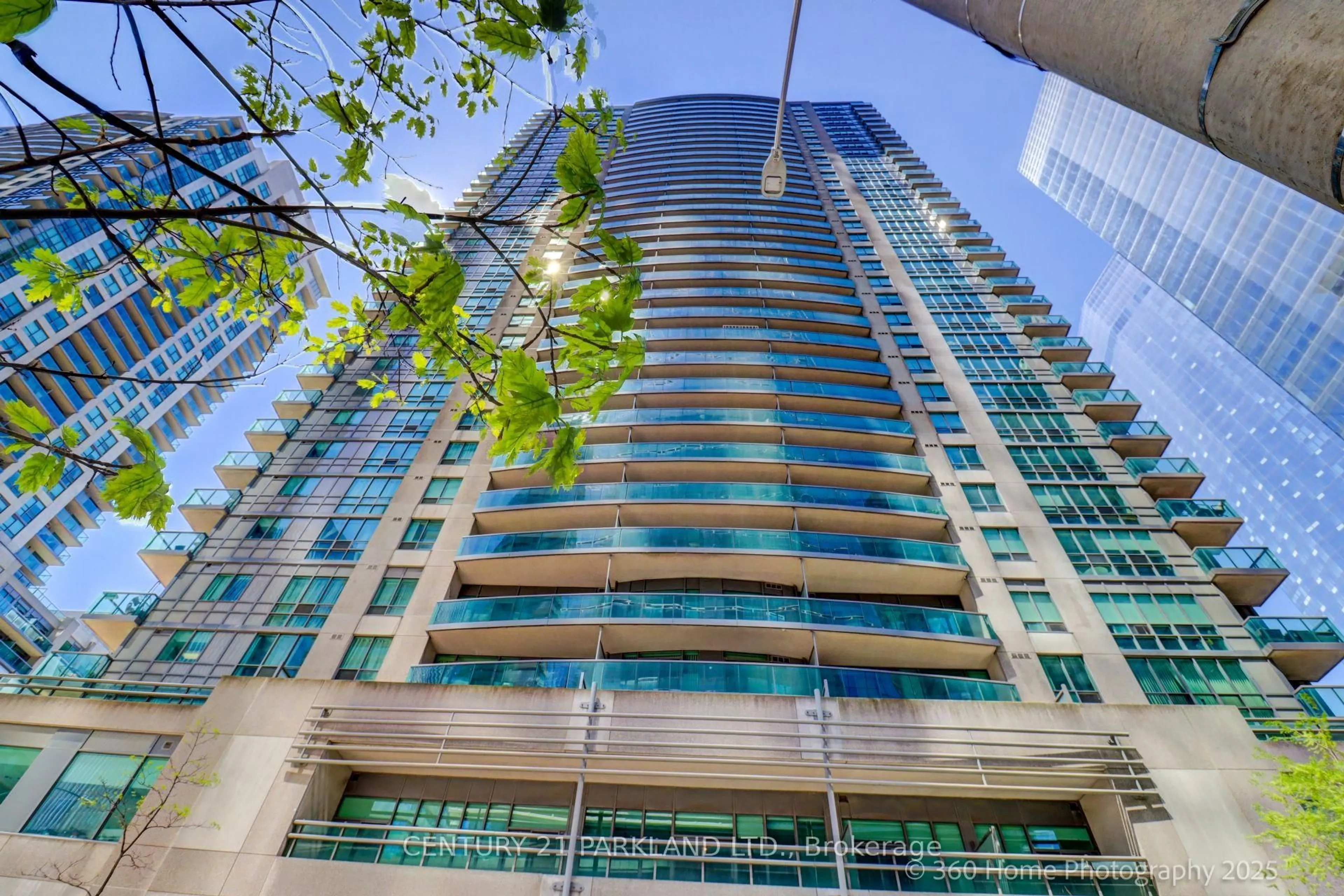 Indoor foyer for 30 Grand Trunk Cres #3311, Toronto Ontario M5J 3A3