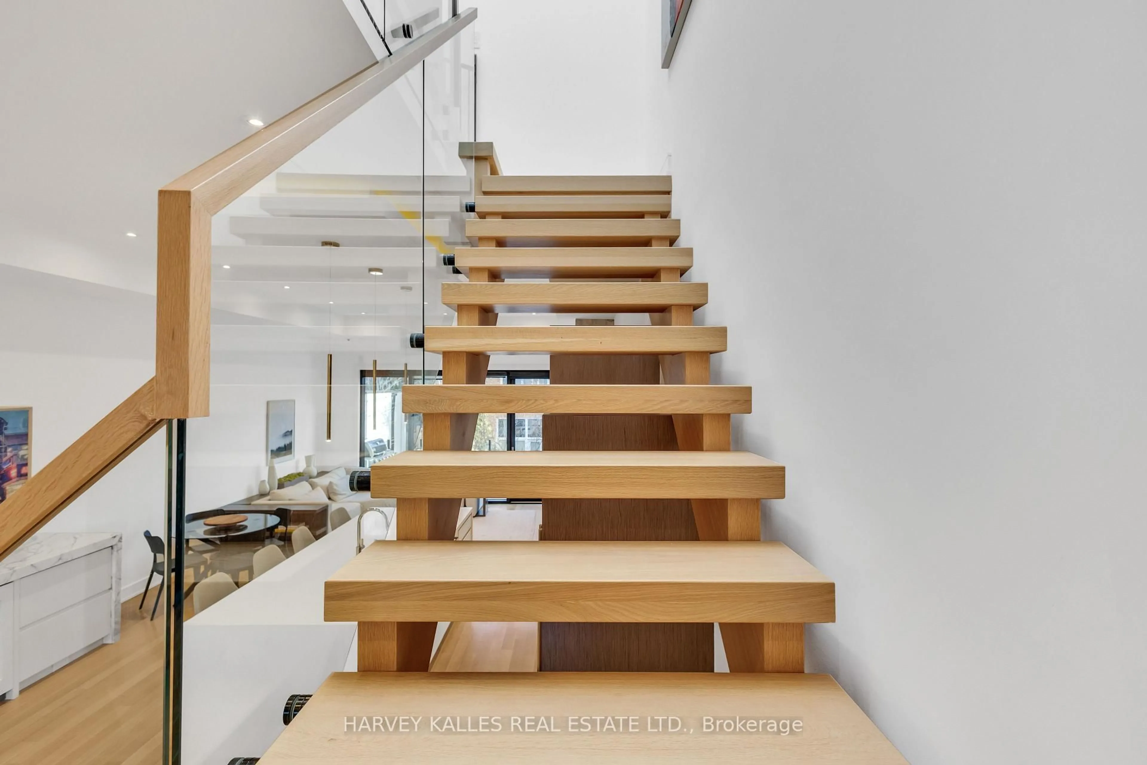 Stairs for 245 Brookdale Ave, Toronto Ontario M5M 1P6
