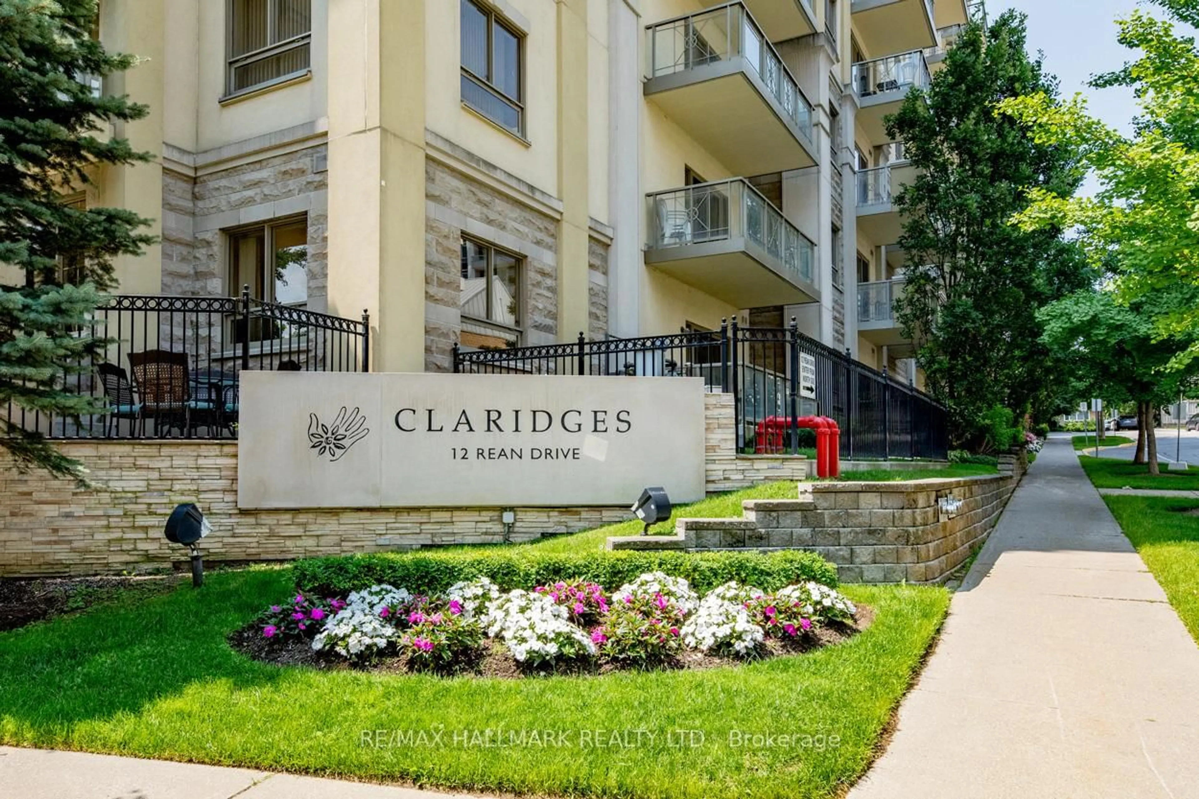 Indoor foyer for 12 Rean Dr #302, Toronto Ontario M2K 3C6